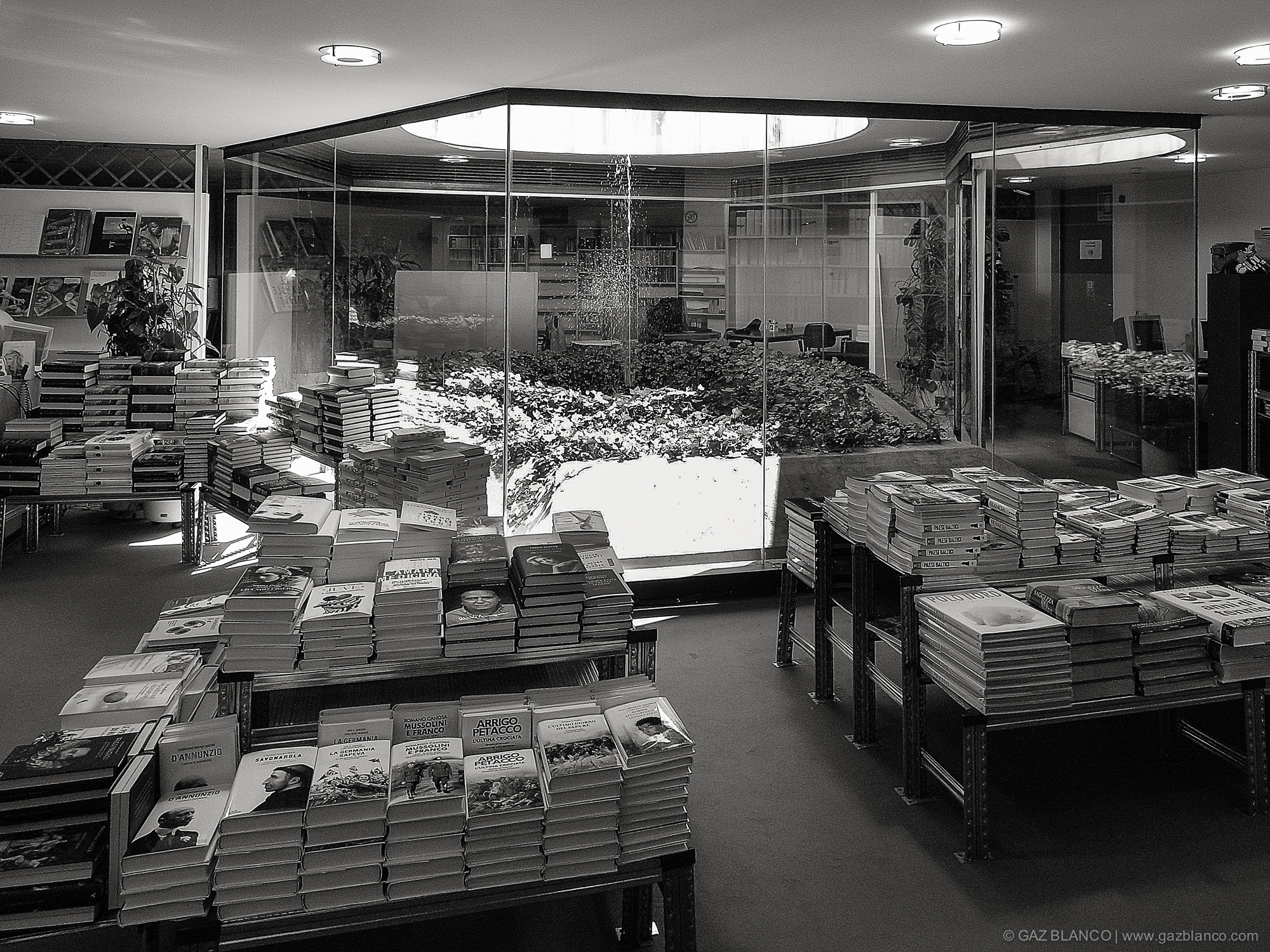 奥斯卡·尼迈耶的意大利 Mondadori 大厦 | 现代建筑的华美乐章-28