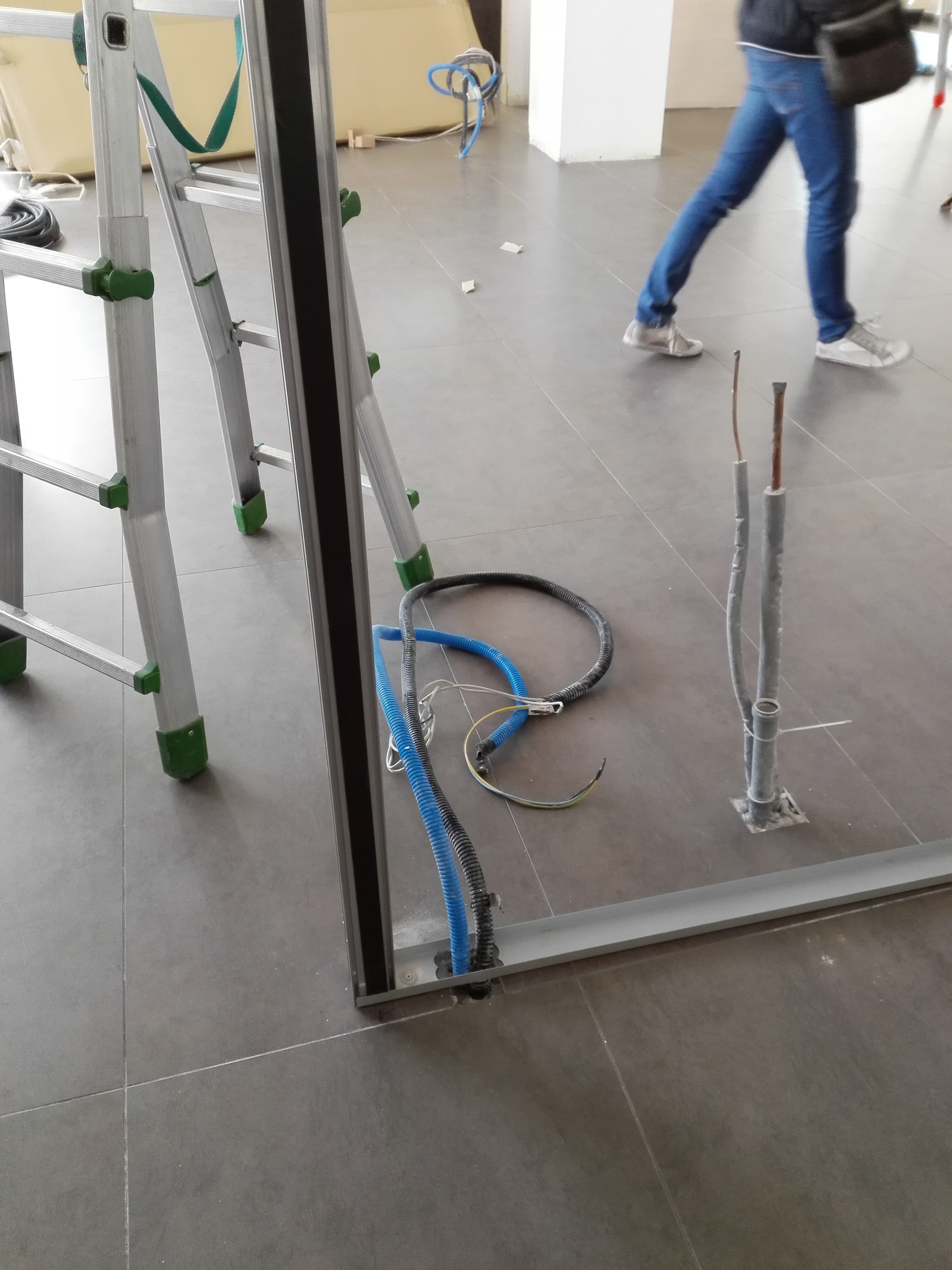 时尚学院 Naples 分隔墙设计-7