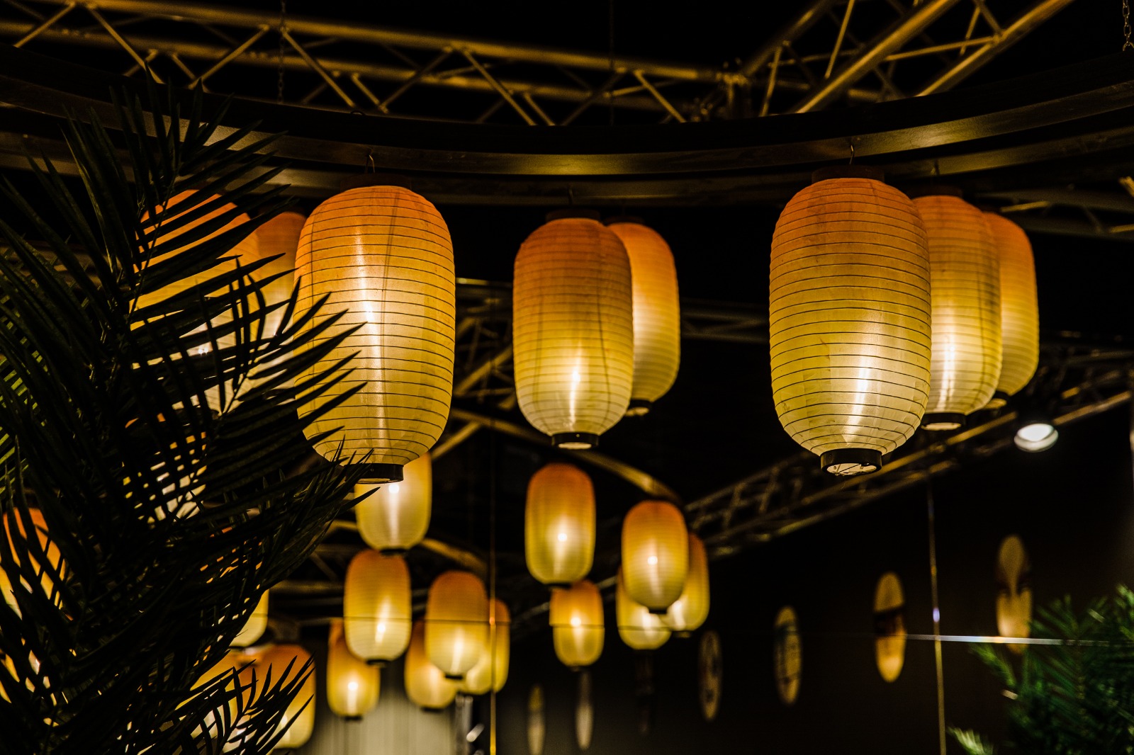 炫彩都市·日本动漫风餐厅设计-9