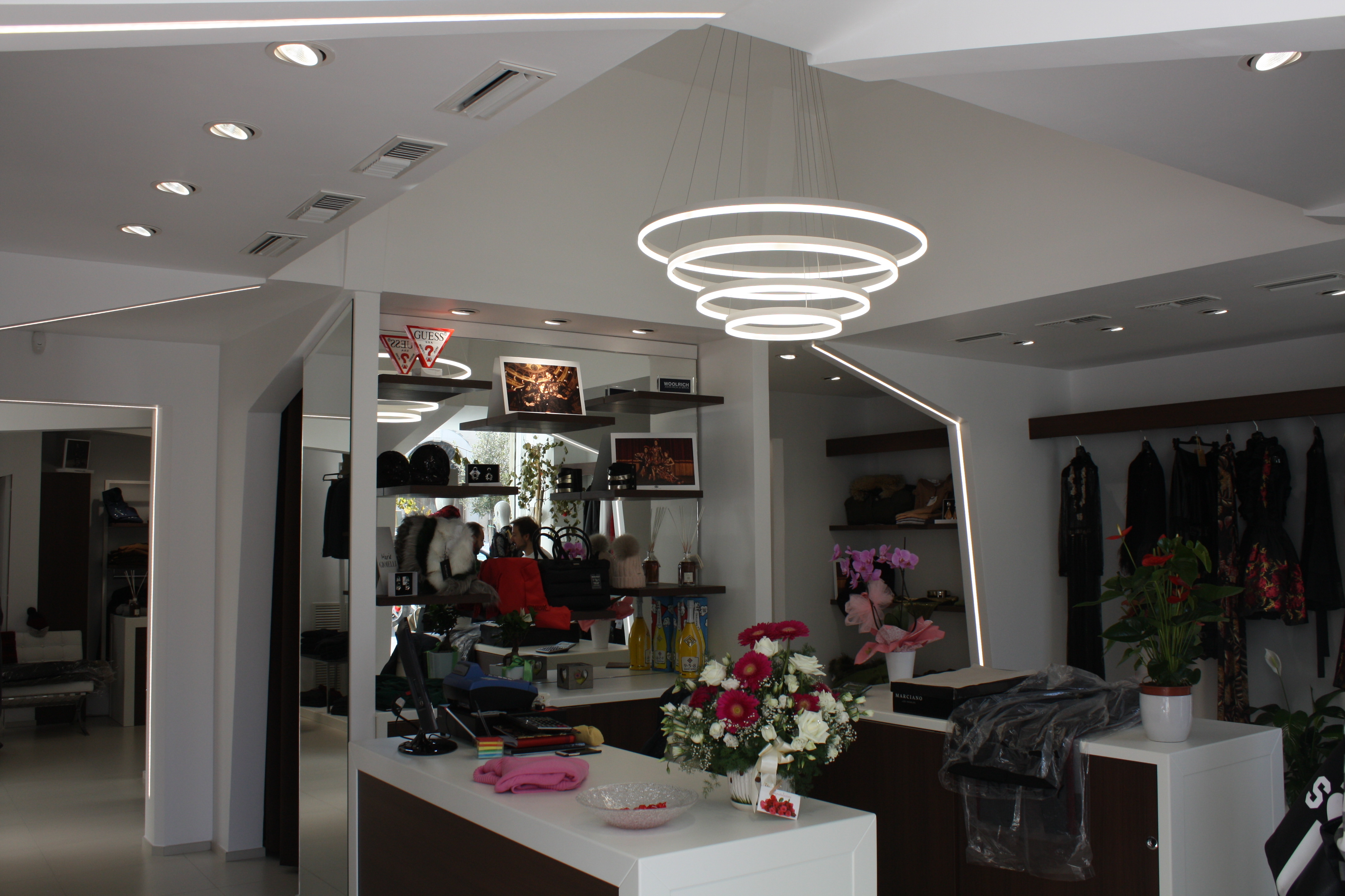 破碎线条与光束的完美结合-1