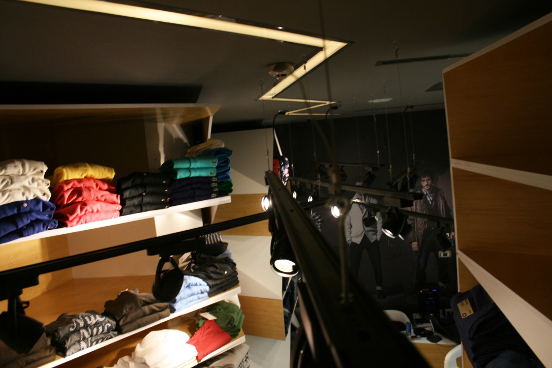 17 平米巴勒斯坦时尚小店，Noval 打造简约空间-24