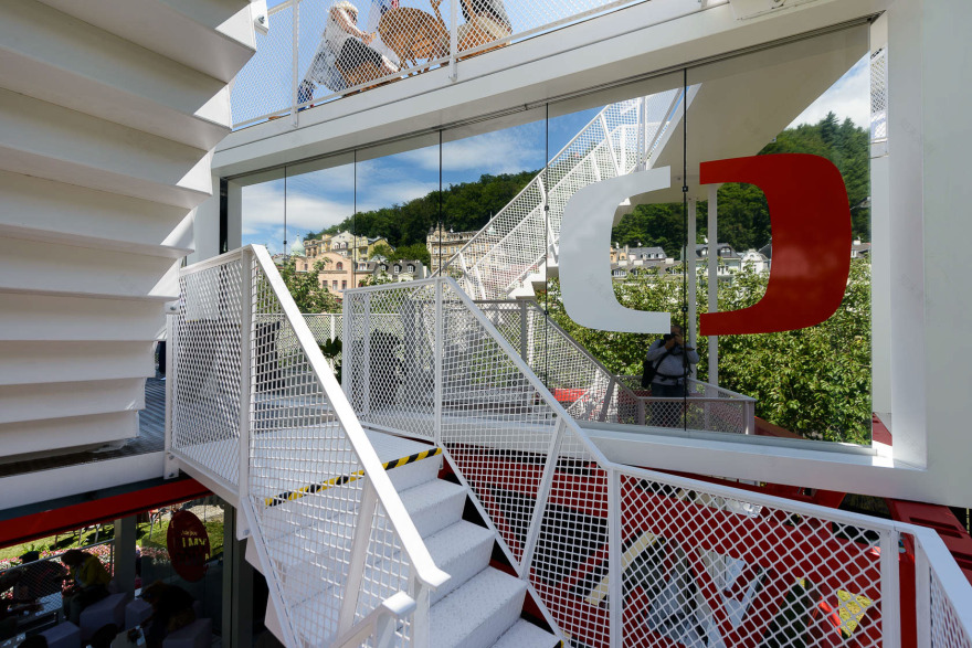 悬浮模块打造的红钢电视大厦-8