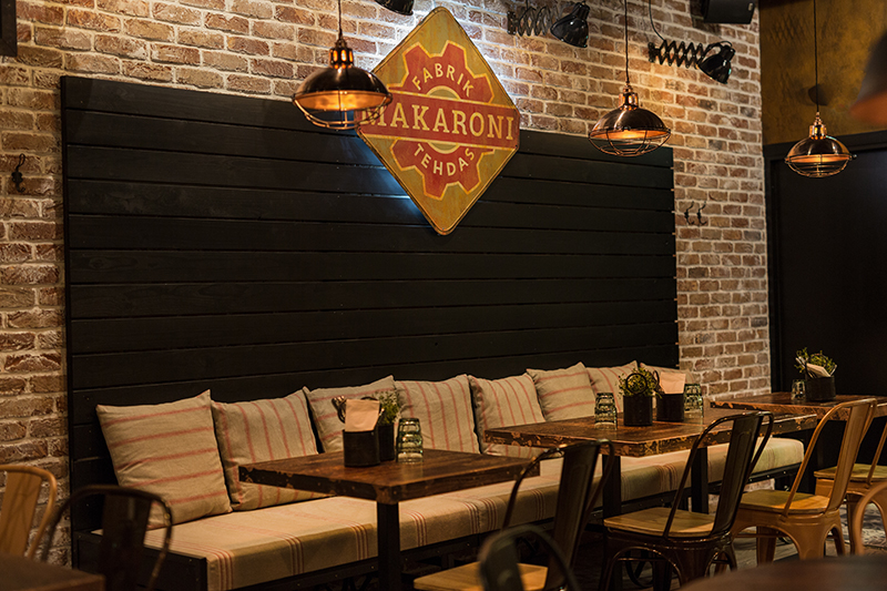 芬兰 Jumbo 购物中心的"Makaronitehdas"餐厅,工业风内饰引人入胜-12