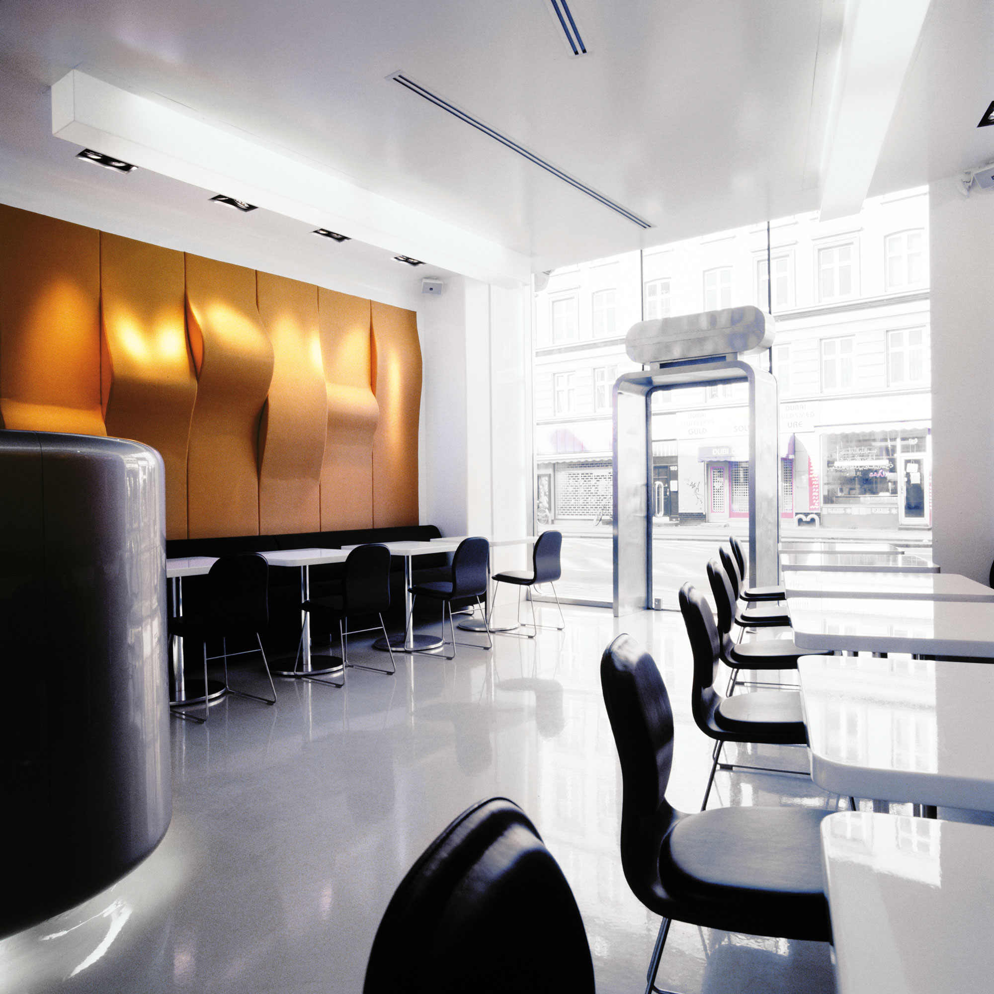 活力曲线概念咖啡厅设计-3