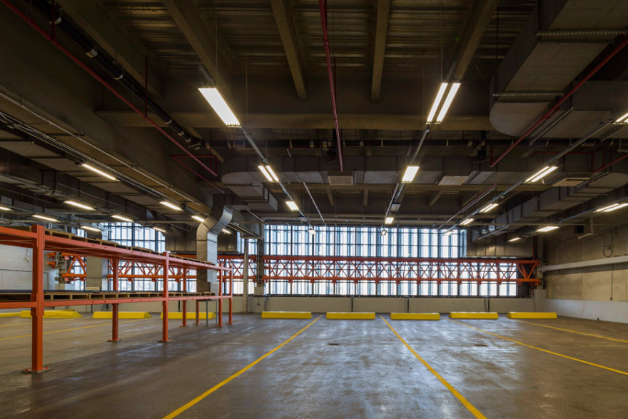 纽约独特建筑 | 金属鳍玻璃幕墙车库与盐棚-24