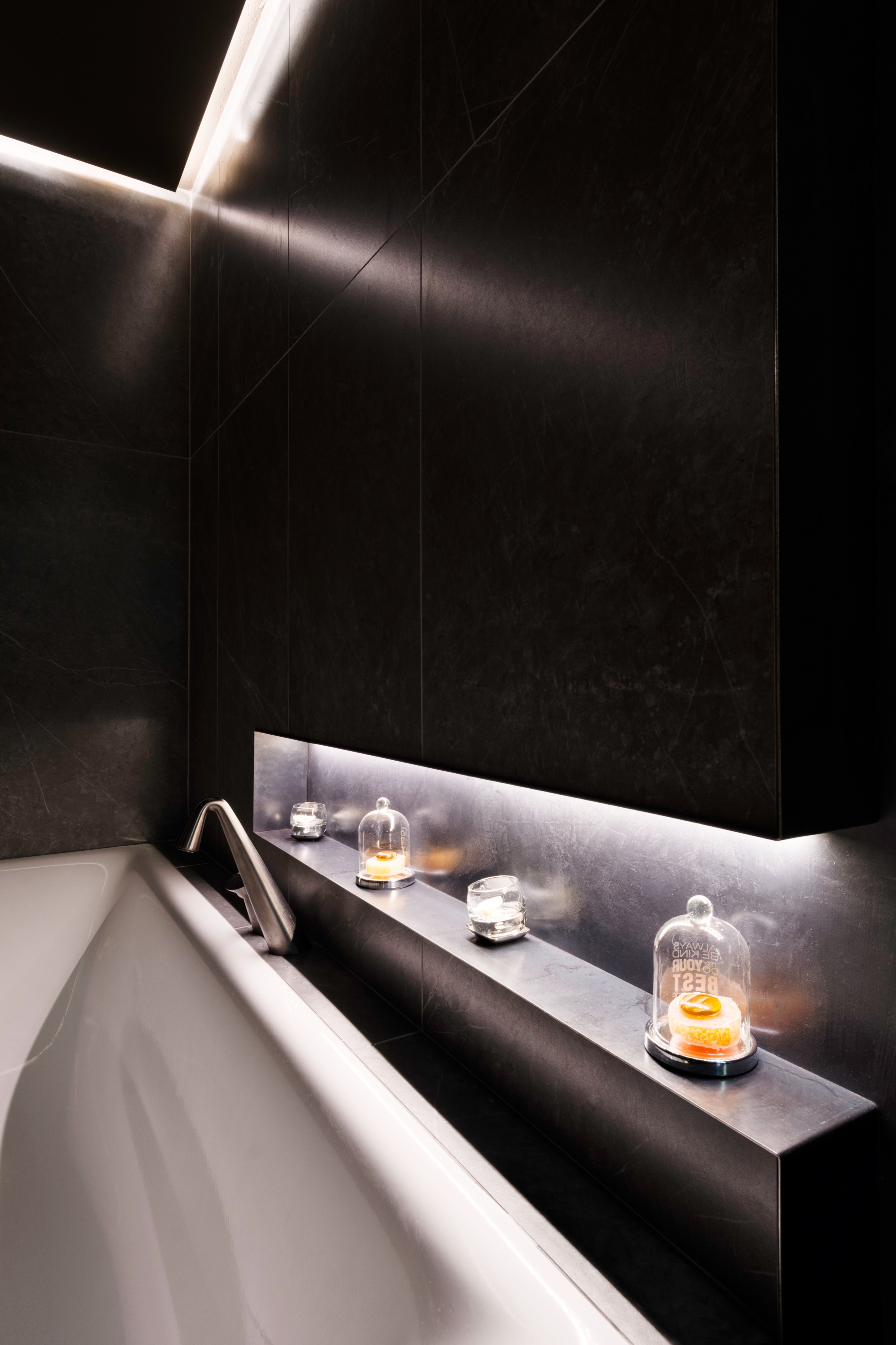 Akua Showroom 打造现代卫浴空间，自然元素与功能的完美结合-10