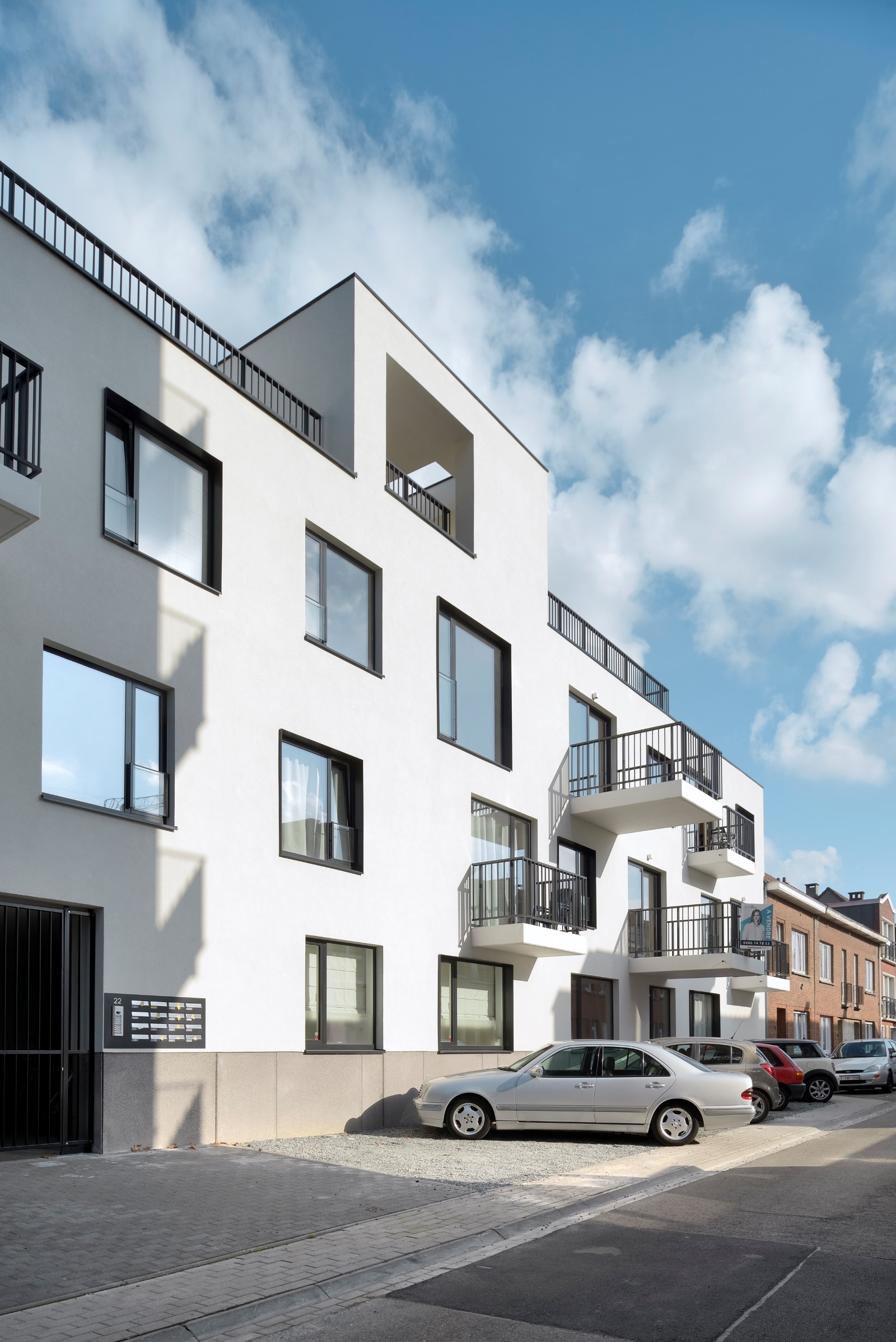 绿意盎然,功能明确的现代住宅设计-10