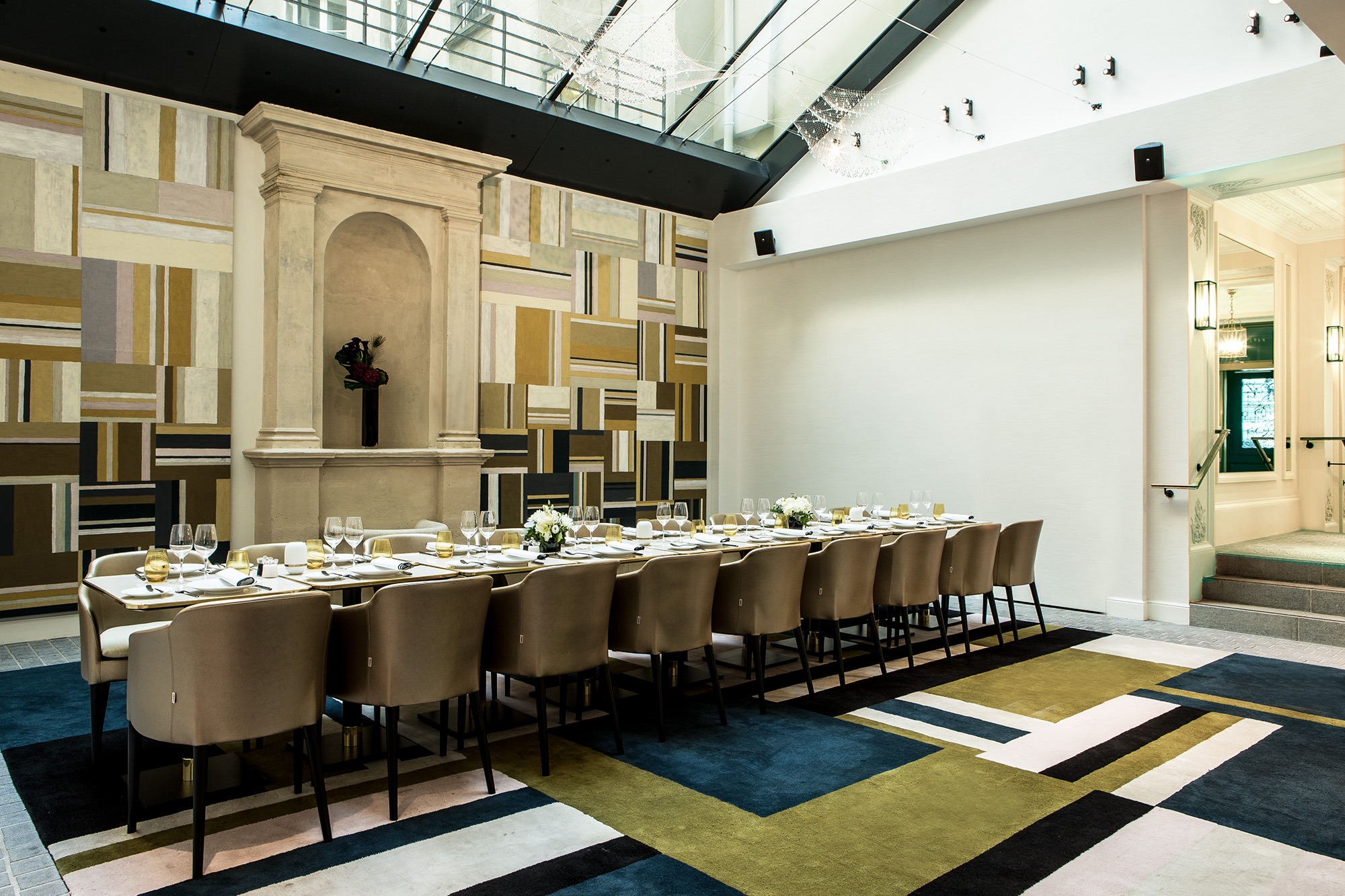 巴黎馥颂酒店 | 粉色与黑色演绎的法式浪漫-3