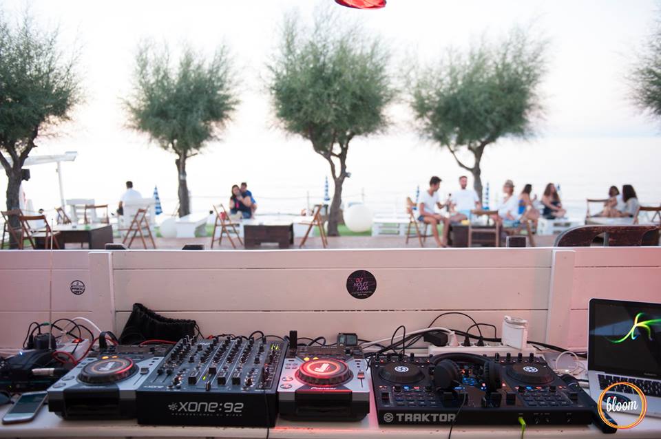 2013 年完成的 Bloom 海滩酒吧 | 木质结构与海洋风情的完美融合-27