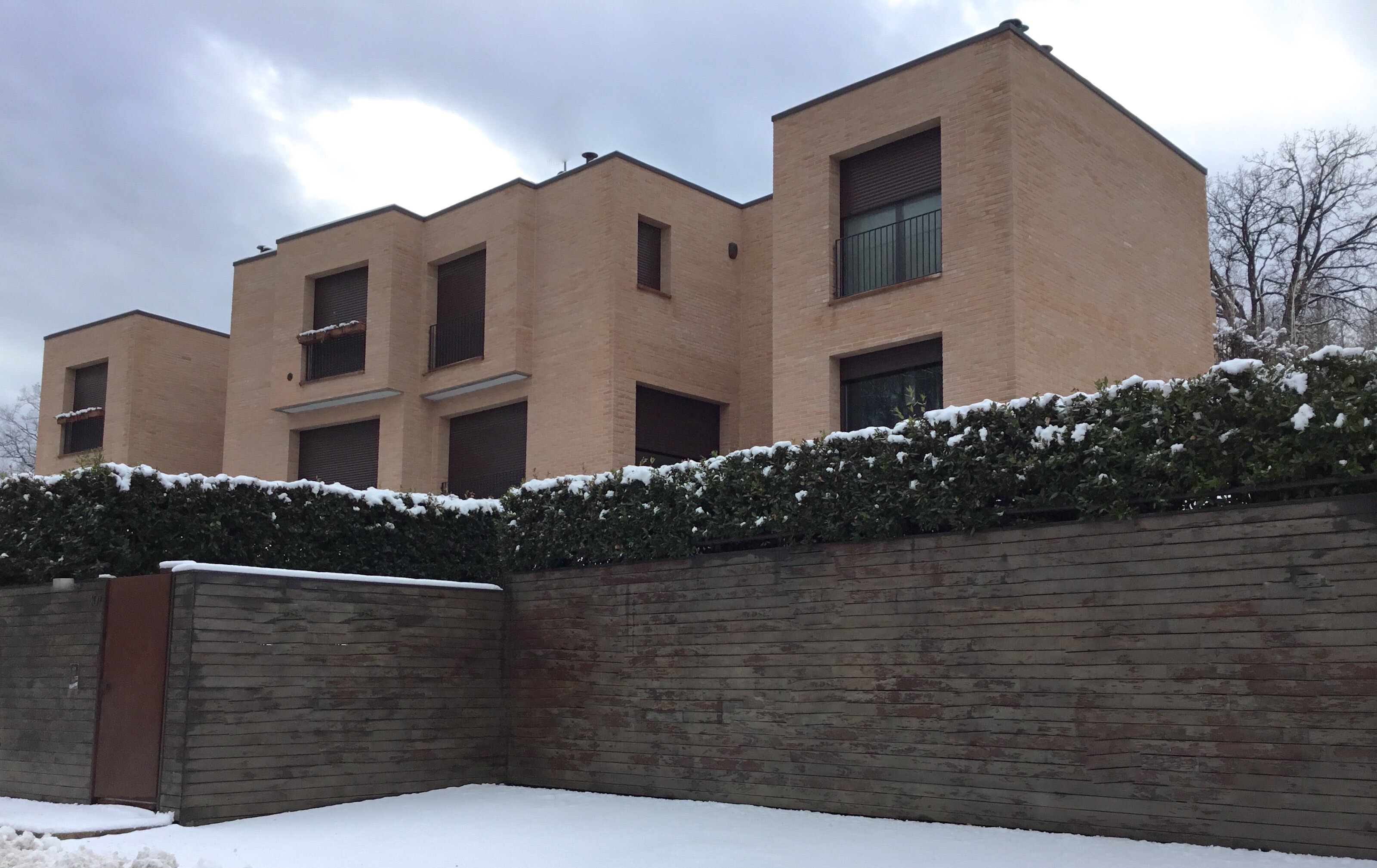 丘陵之上的独立住宅群-3