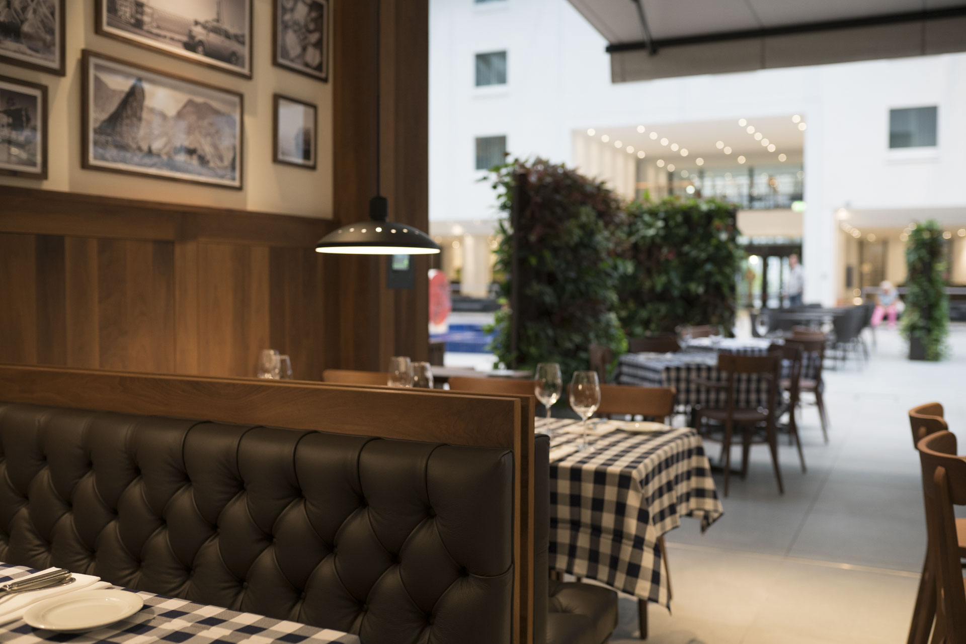 2017 年完成的 Hotel Estrel Portofino 餐厅室内设计-4