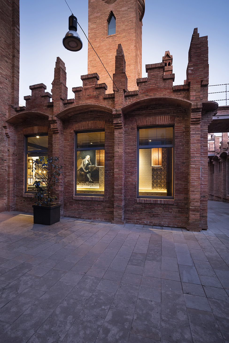 2018 年巴塞罗那 Caixaforum 餐厅室内设计案例解析-0