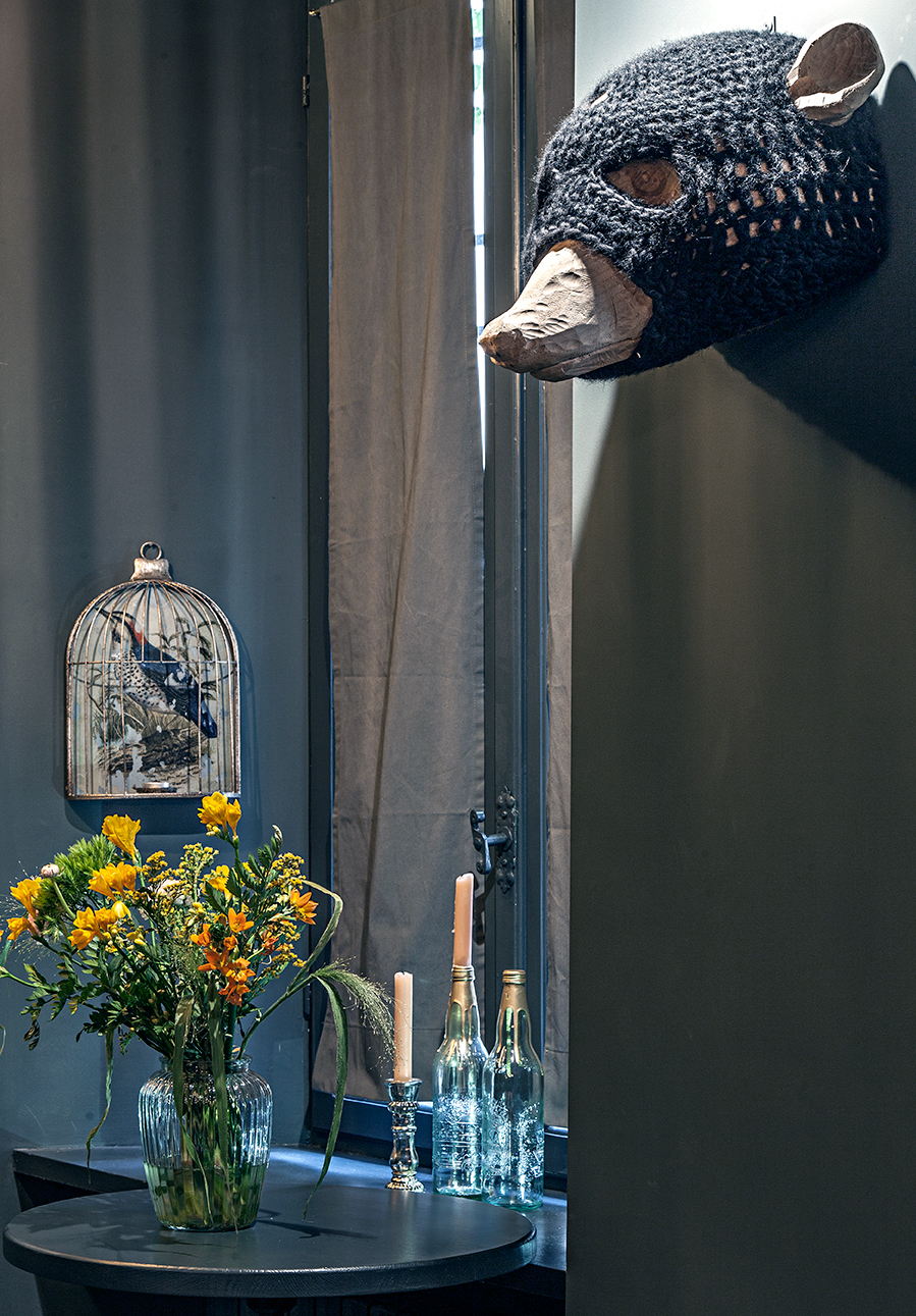 重塑城市中心古宅,打造梦幻般的酒吧空间-13