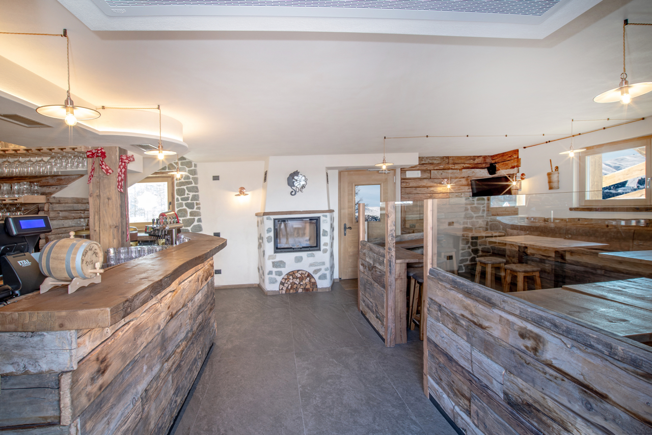 雪山之上的温馨猫舍——La Tana del Gatto 餐厅设计-11