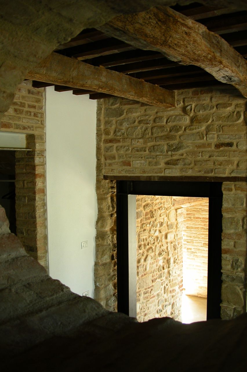 2010 年完成的精美乡村别墅 | 泳池与历史建筑的完美融合-11