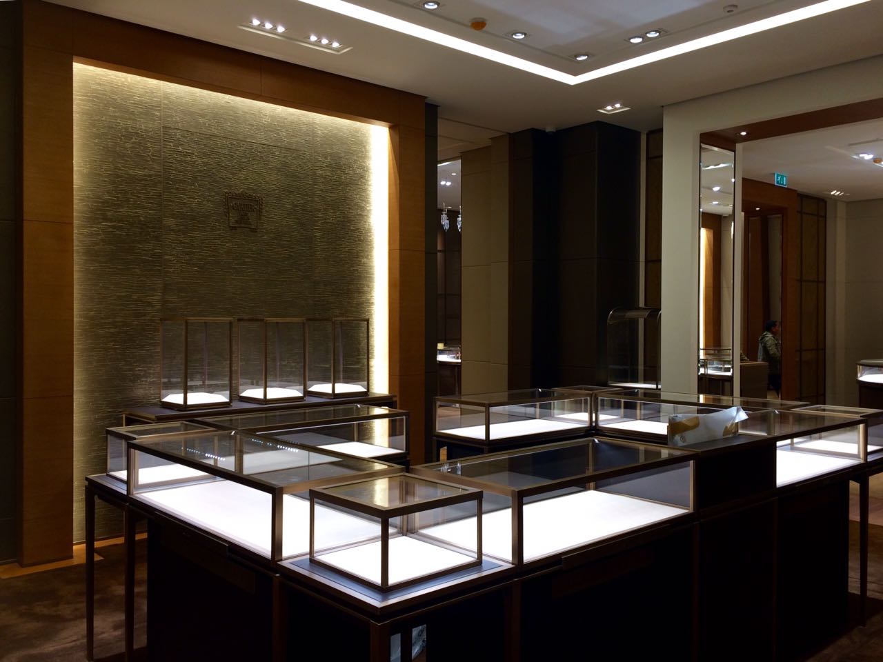 卡地亚精品店 | 独特的设计风格与高品质的室内体验-6