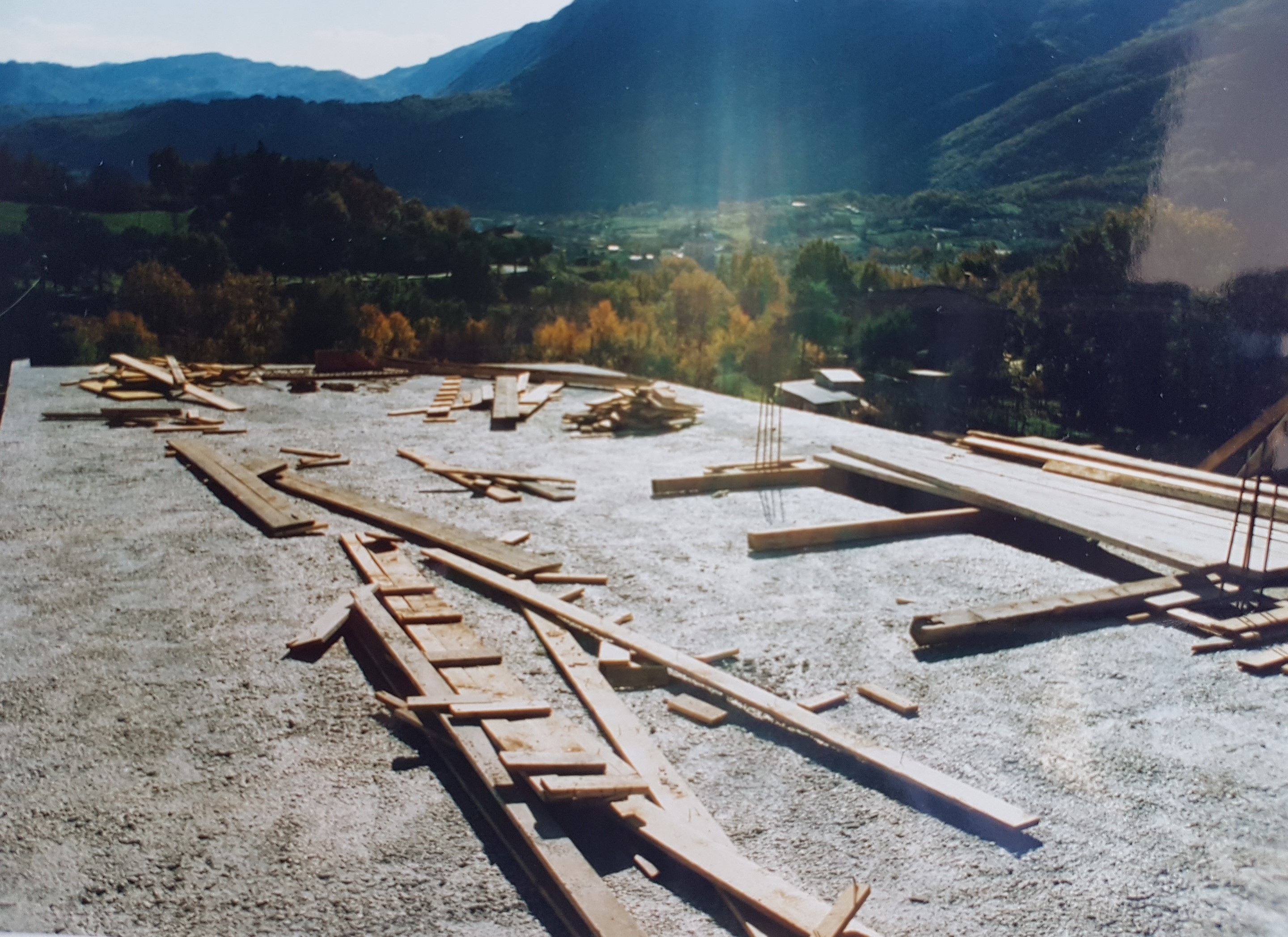 意大利橄榄树丛中的双层别墅设计-68