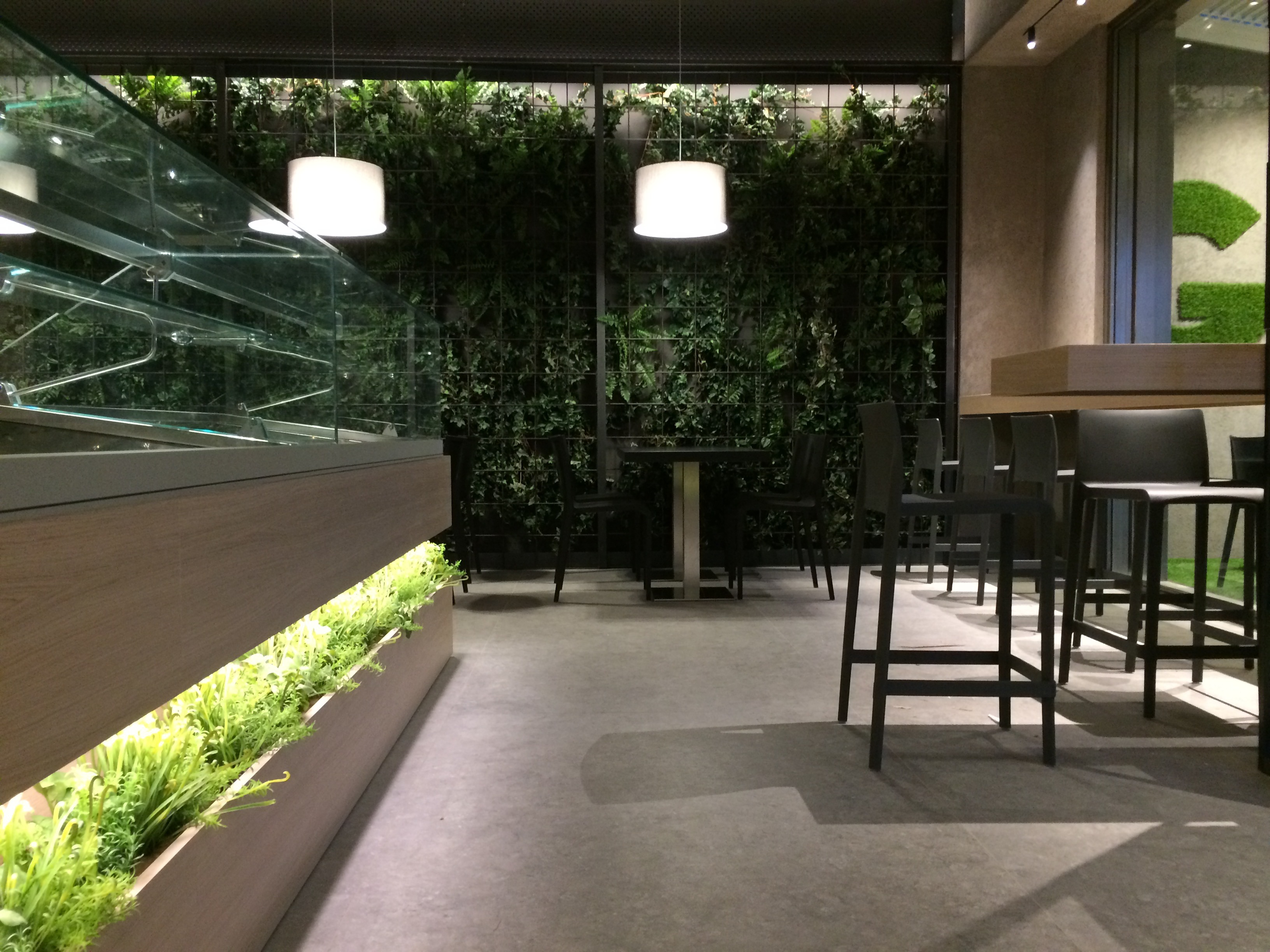 self可译为自我自身自己等；cafè应是café，可译为咖啡馆咖啡店-7