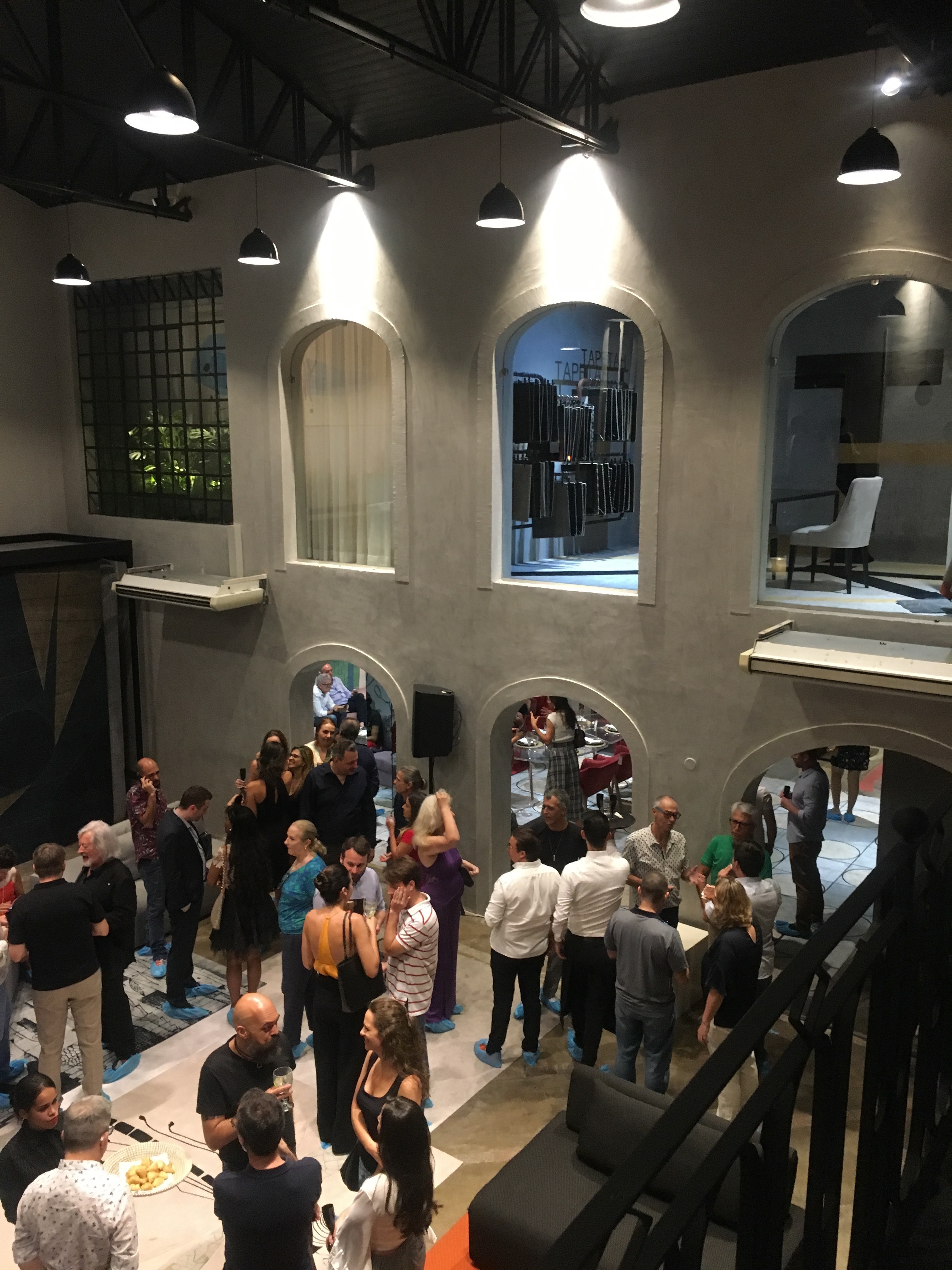 巴西旗舰家居店,打造独具特色的展示空间-12