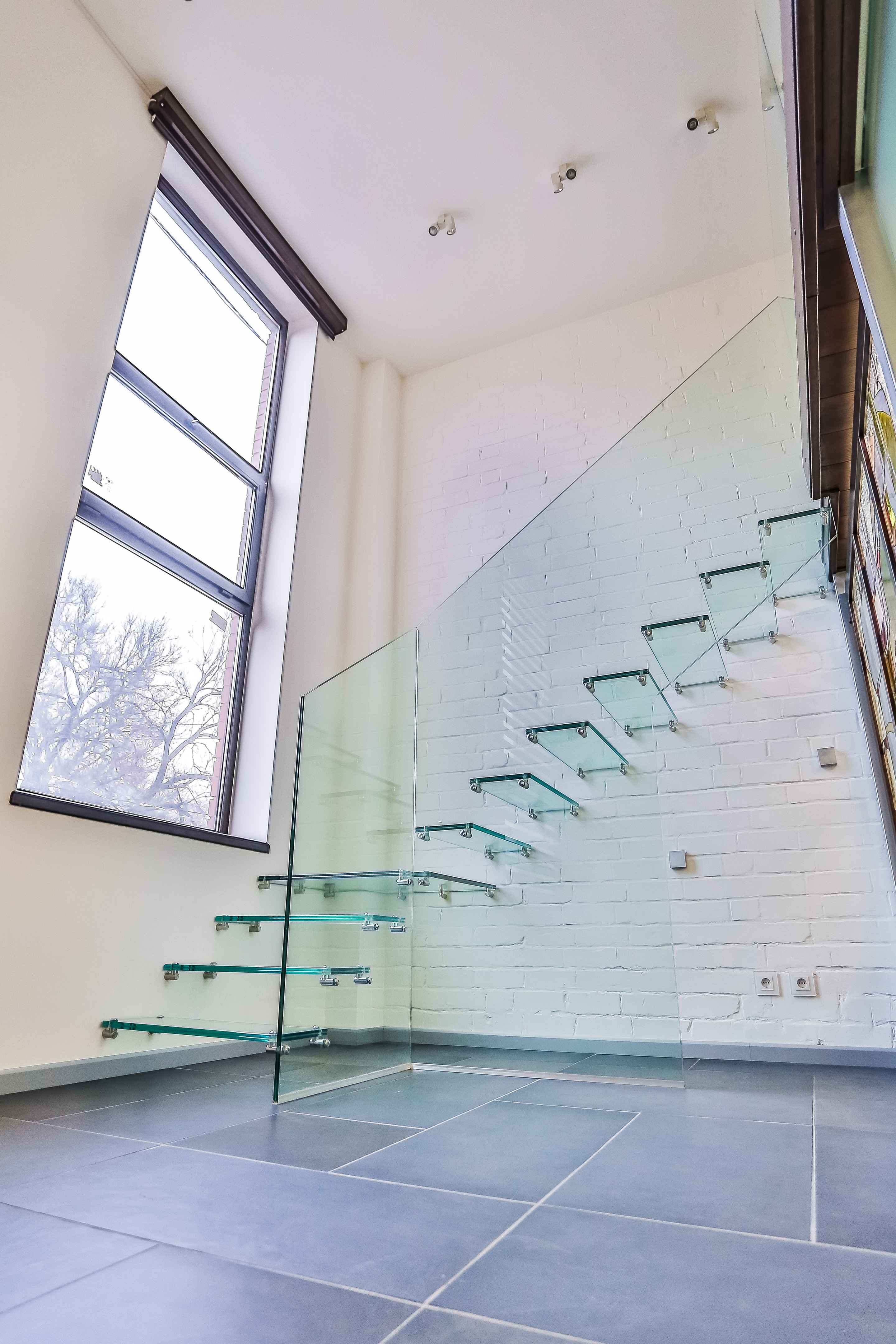 2016 年玻璃楼梯办公室设计-0