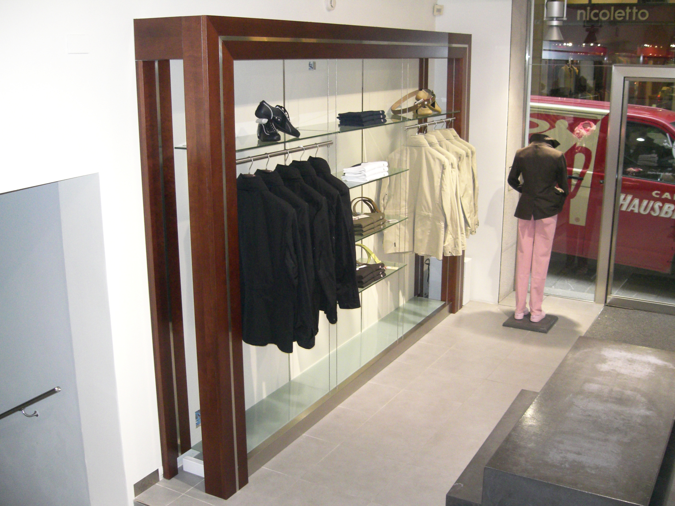 2006 年完成的 Arteni Negozio Abbigliamento 室内设计案例-2