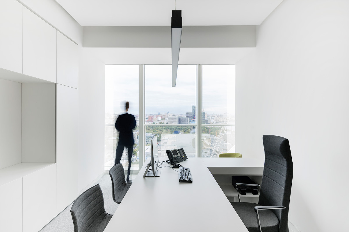 莫斯科 Alma 银行办公室 | 现代设计中的自然元素与高效功能-29