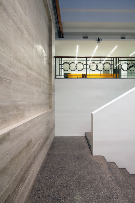 释放建筑潜能,打造高效现代办公空间-4