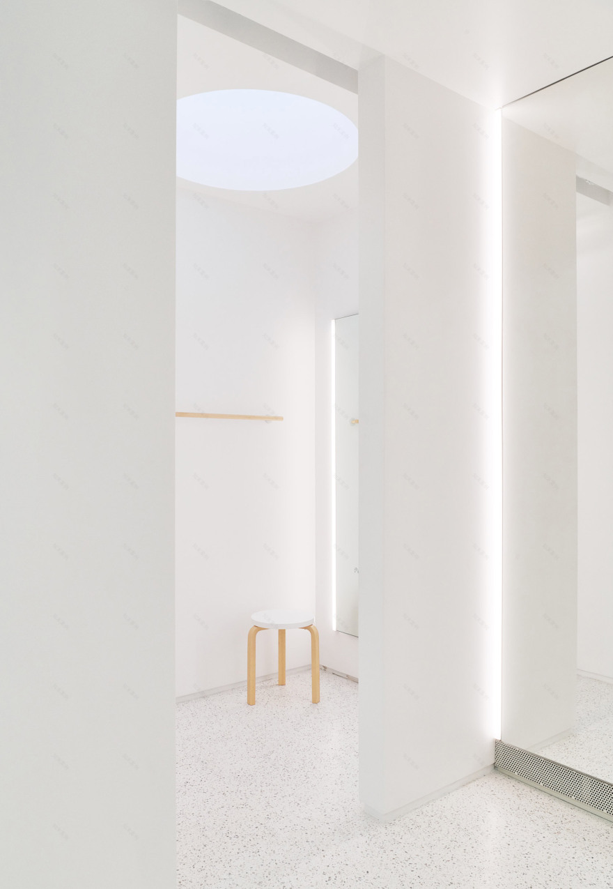 旧金山百年老建筑里的极简时尚空间——Everlane 新店-12