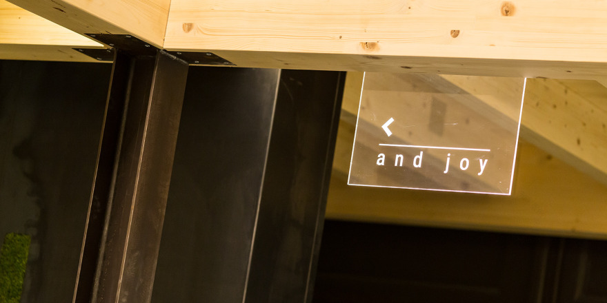 旧工厂变身高雅现代餐厅-30