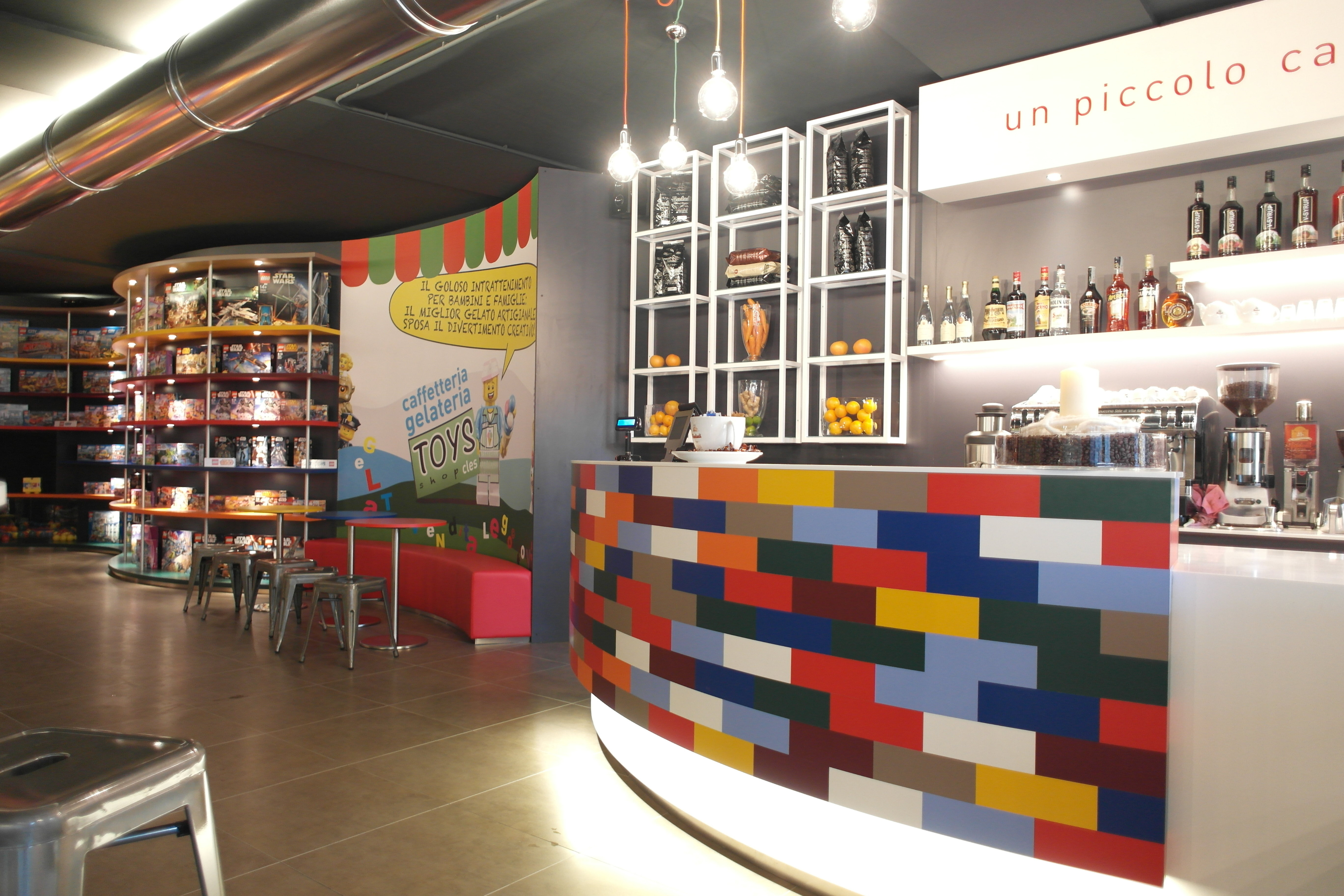 创意玩具店里的意大利手工冰淇淋-6