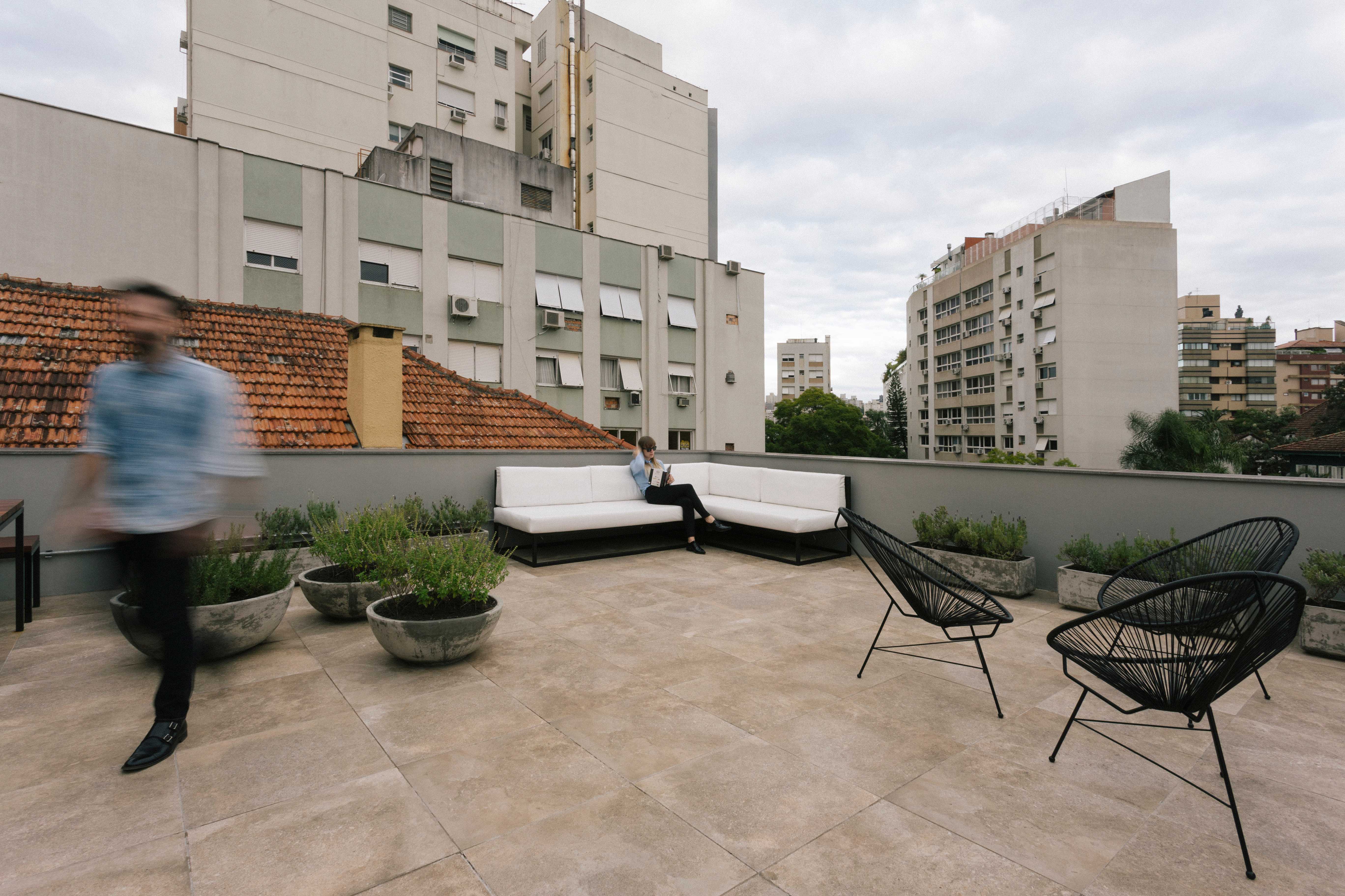 巴西 Azion 科技公司办公室——极客文化与工业风格的完美融合-48