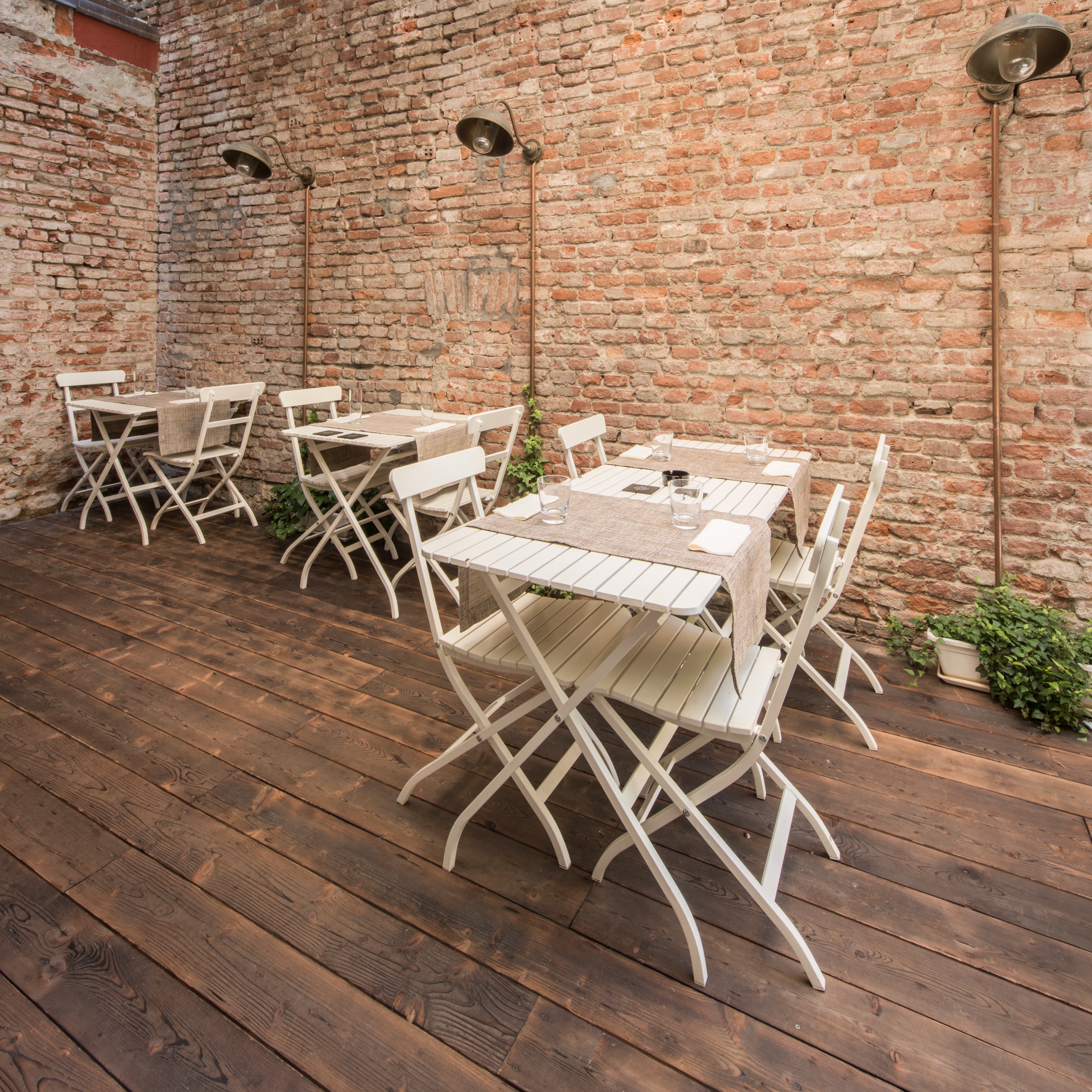 融合传统与创新的意大利餐厅设计-11