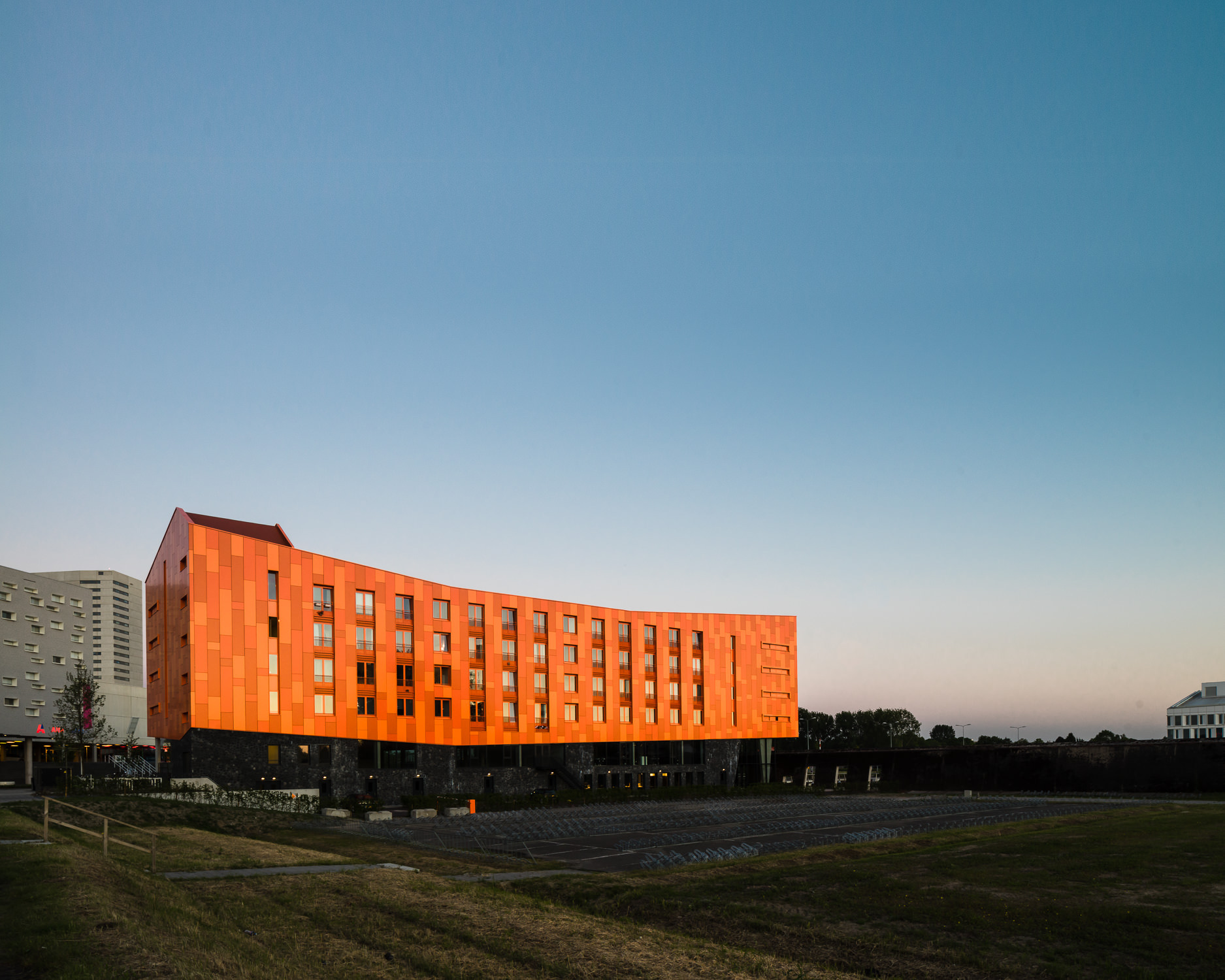 城市更新之作 | 公共空间与建筑的完美融合-9