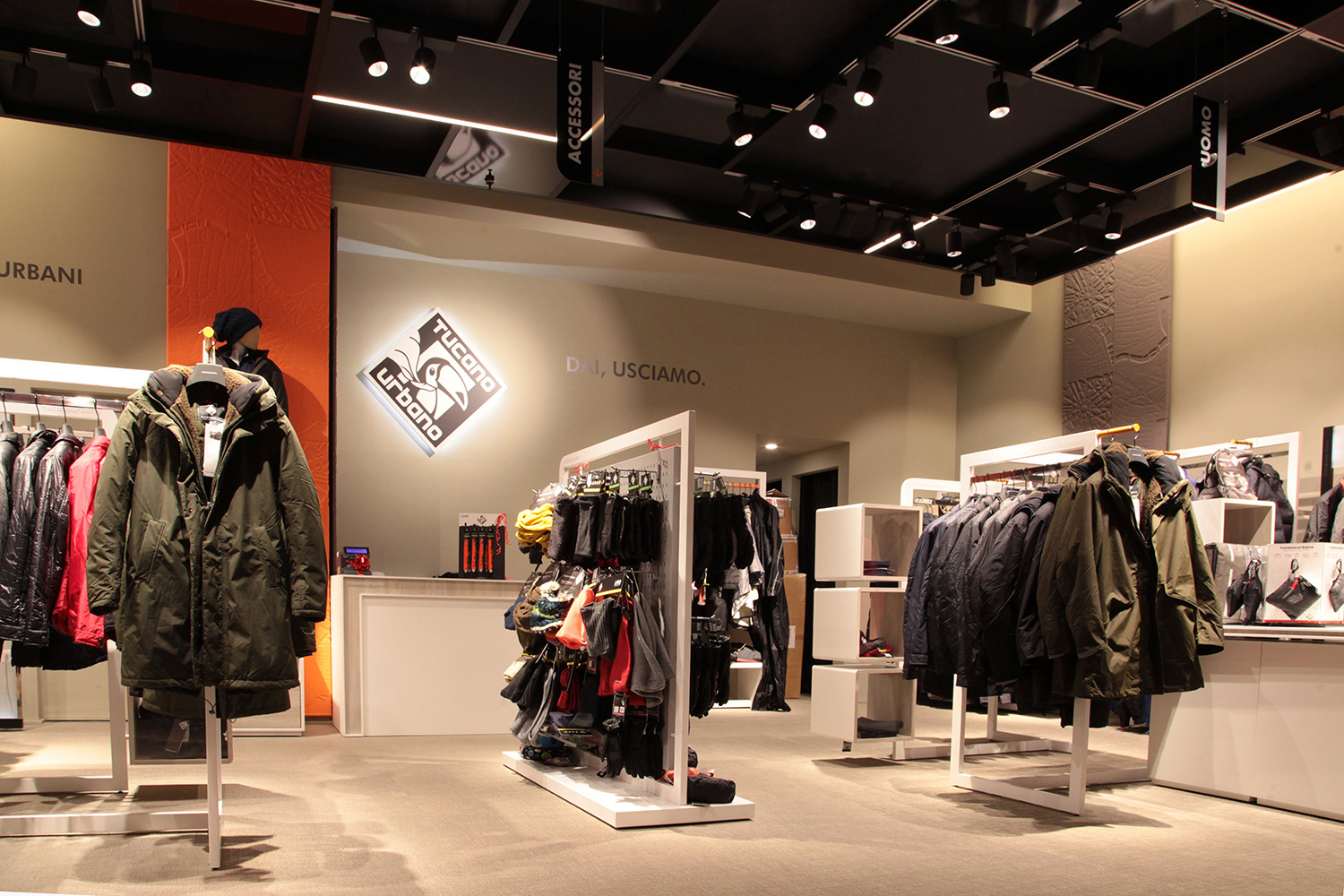 米兰风格都市骑行品牌店设计-4