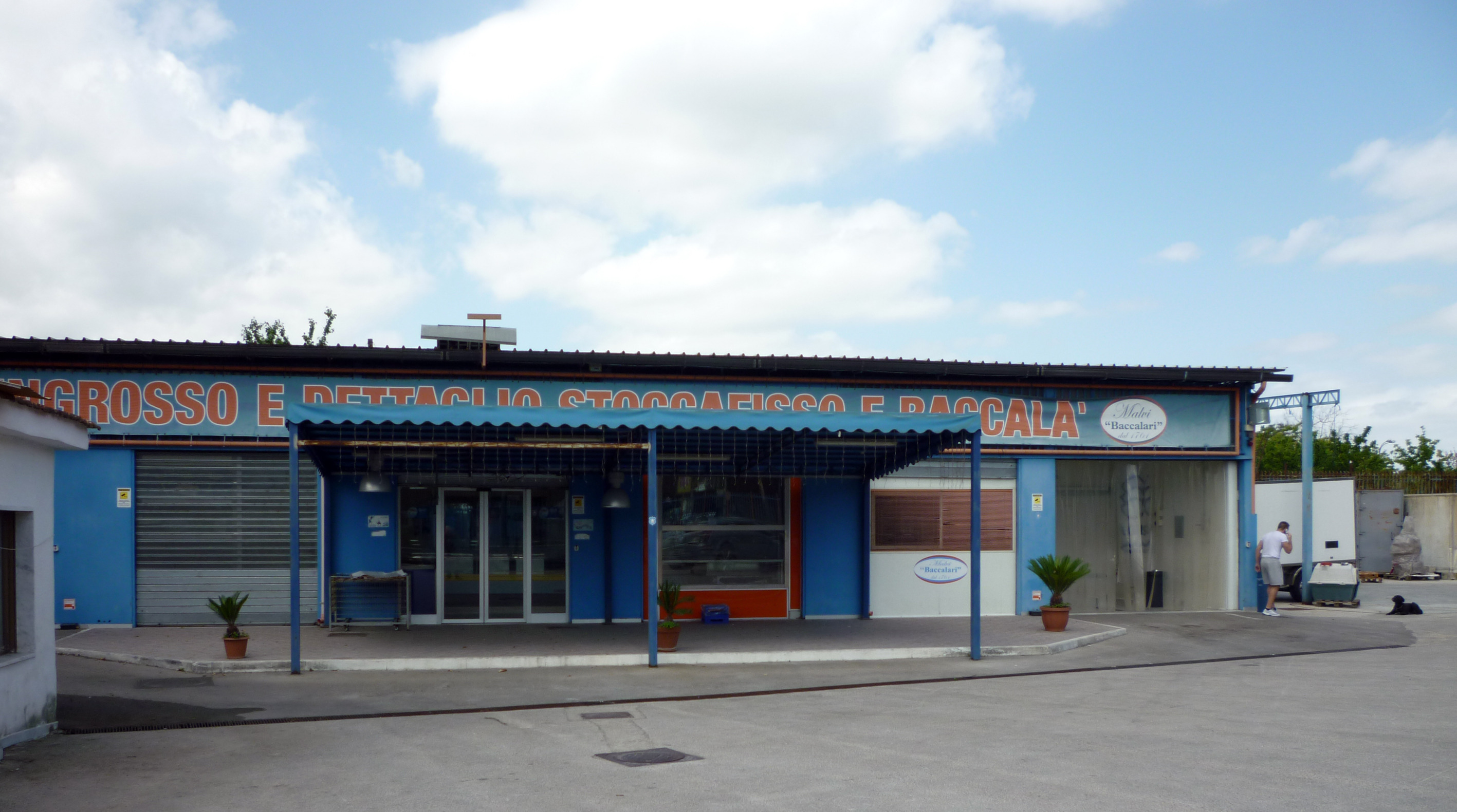 工业风餐厅“白鱼”设计，传承海盐晒鱼工艺-1