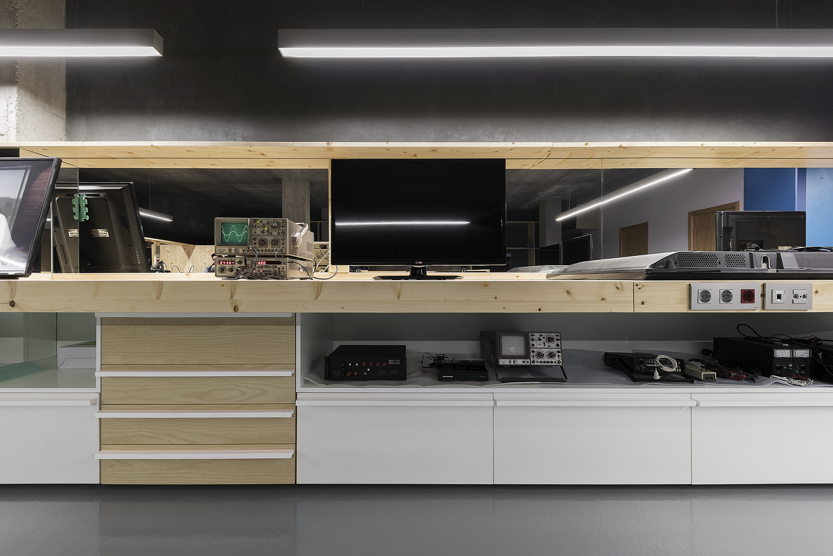 Unitec 维修中心·现代办公空间的巧妙设计-22