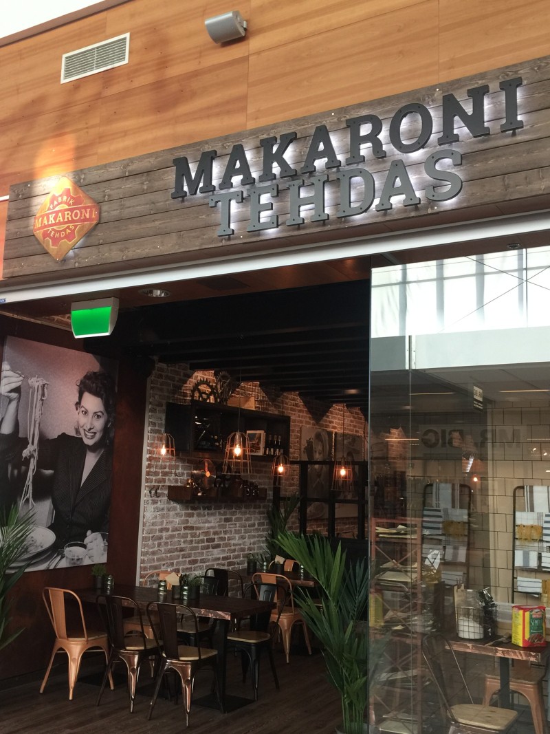 芬兰 Jumbo 购物中心的"Makaronitehdas"餐厅,工业风内饰引人入胜-23