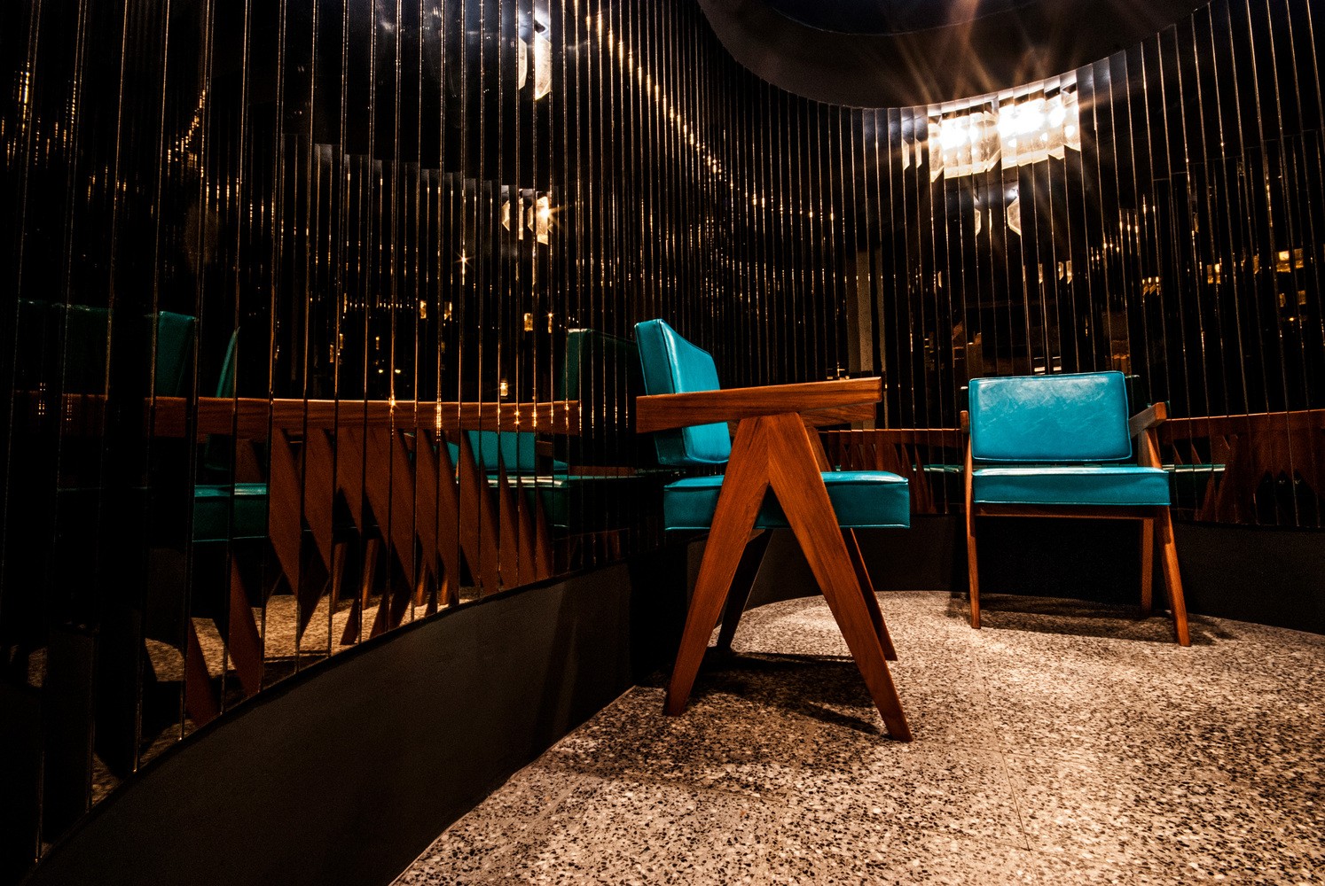 曼谷“过时”混凝土泰国餐厅,融入废弃背景的弹出式美食空间-10