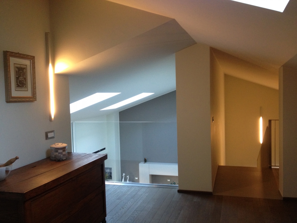 2011 年意大利双层别墅室内设计翻新-0