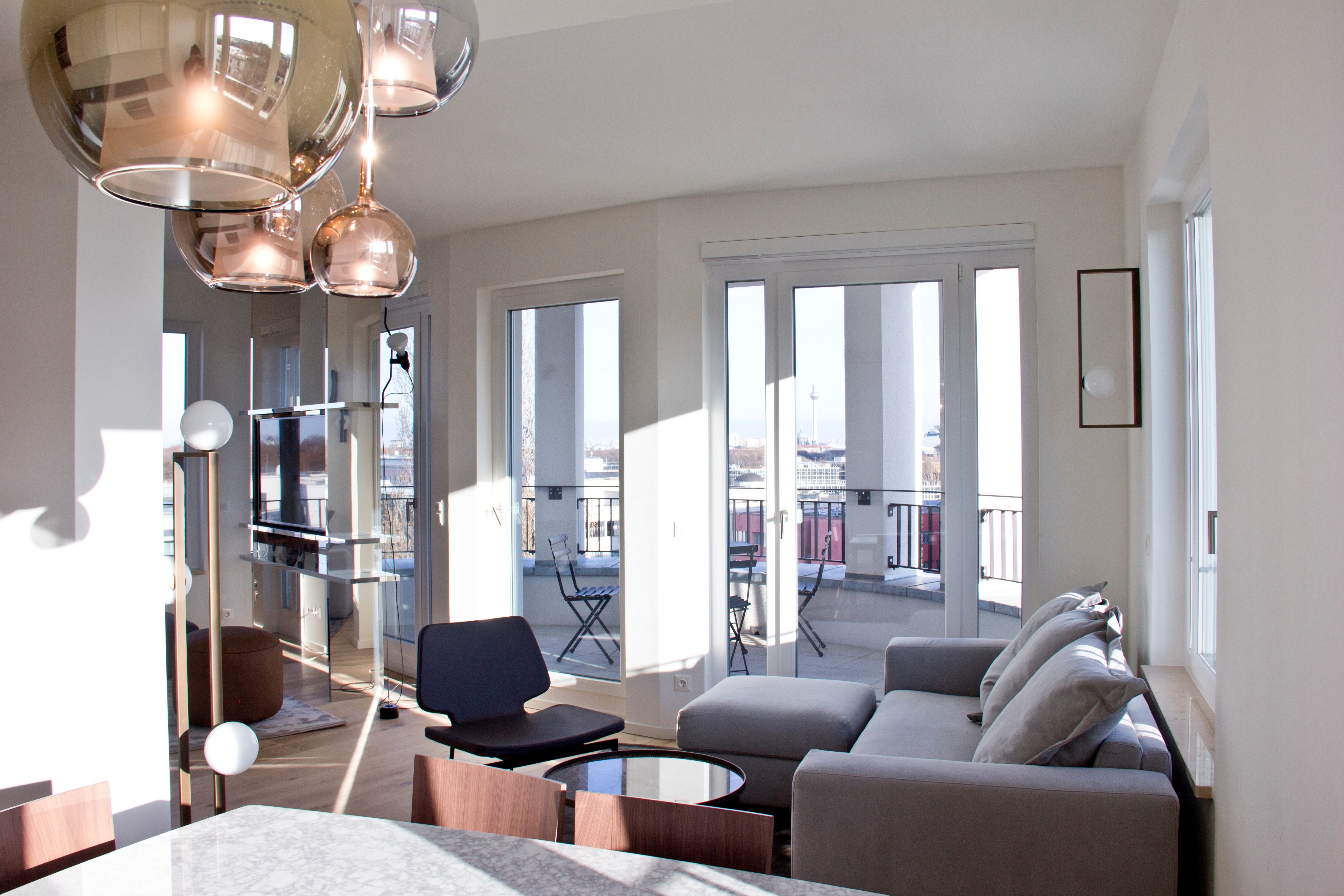 柏林中心顶层公寓的现代意式设计-5