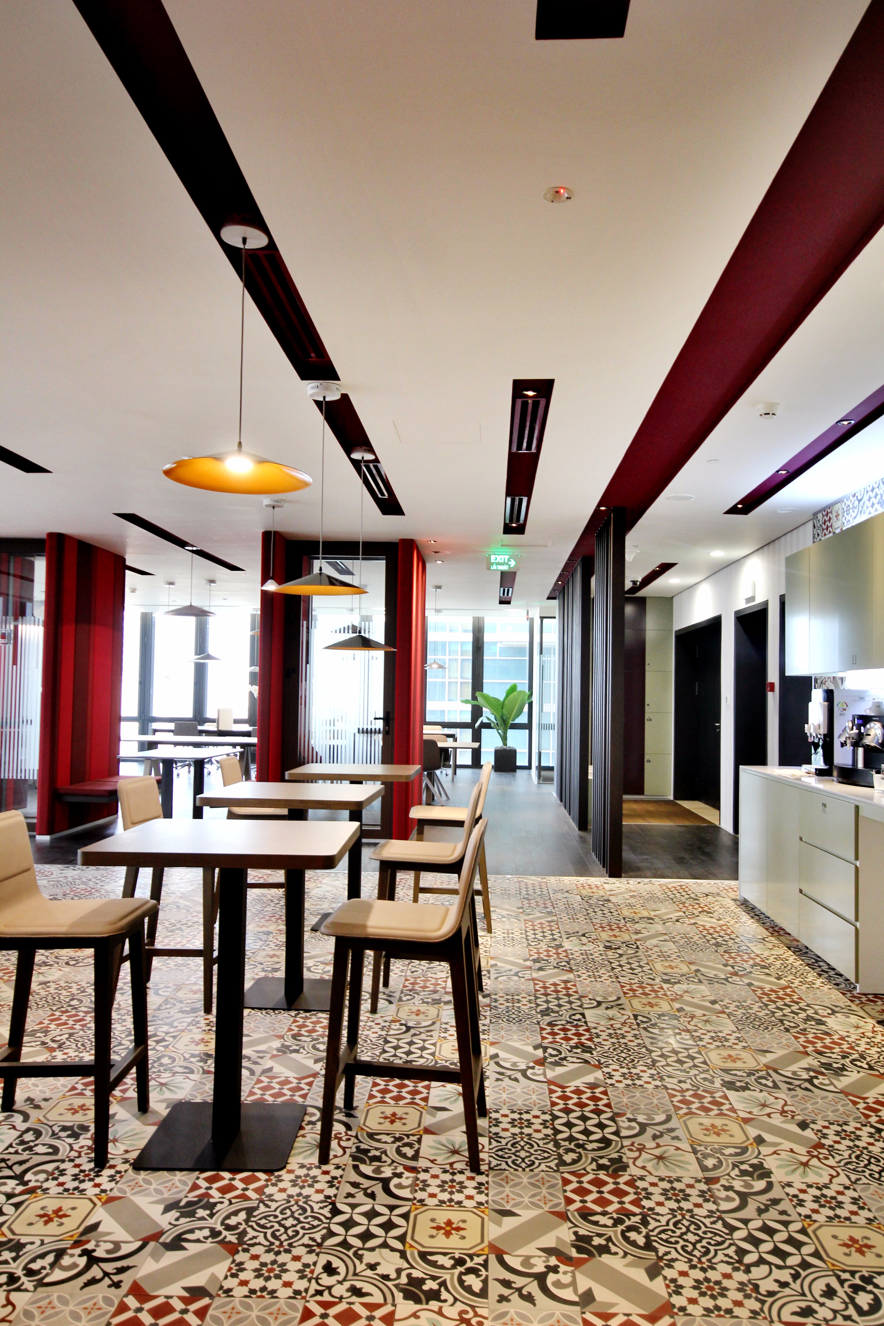 越南最大城市中心的灵动办公空间-6