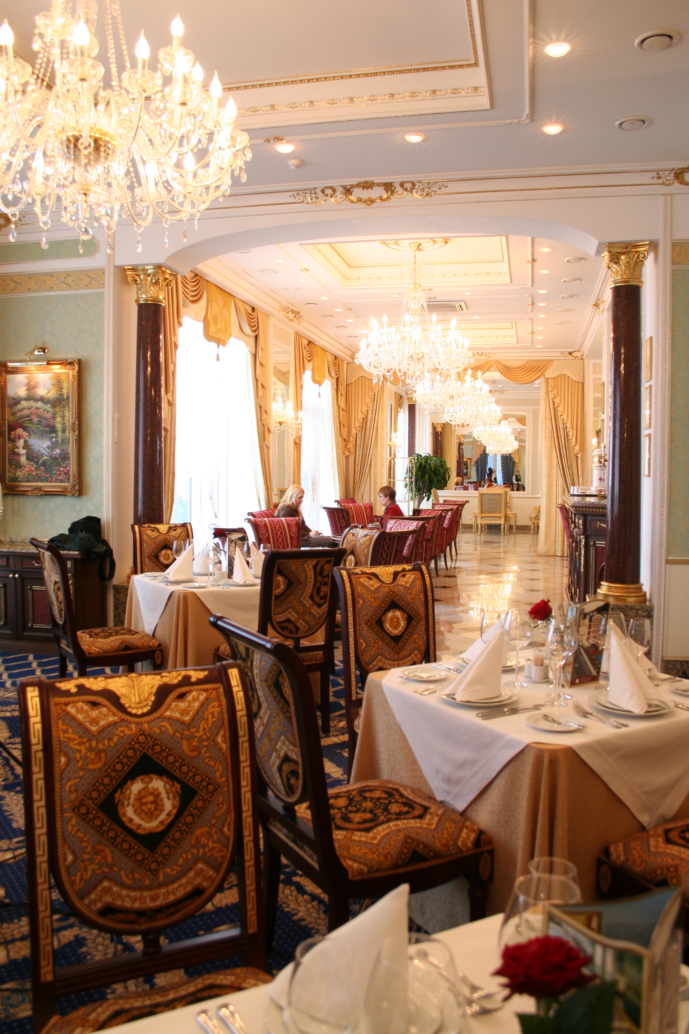 复古奢华酒店设计，营造百年皇家氛围-17