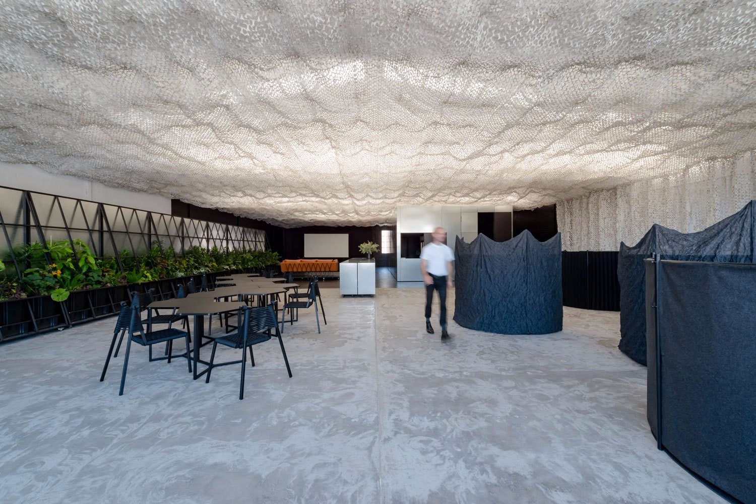 多元空间的无限可能——RUSSELL & GEORGE 的一站式工作休闲场所-28