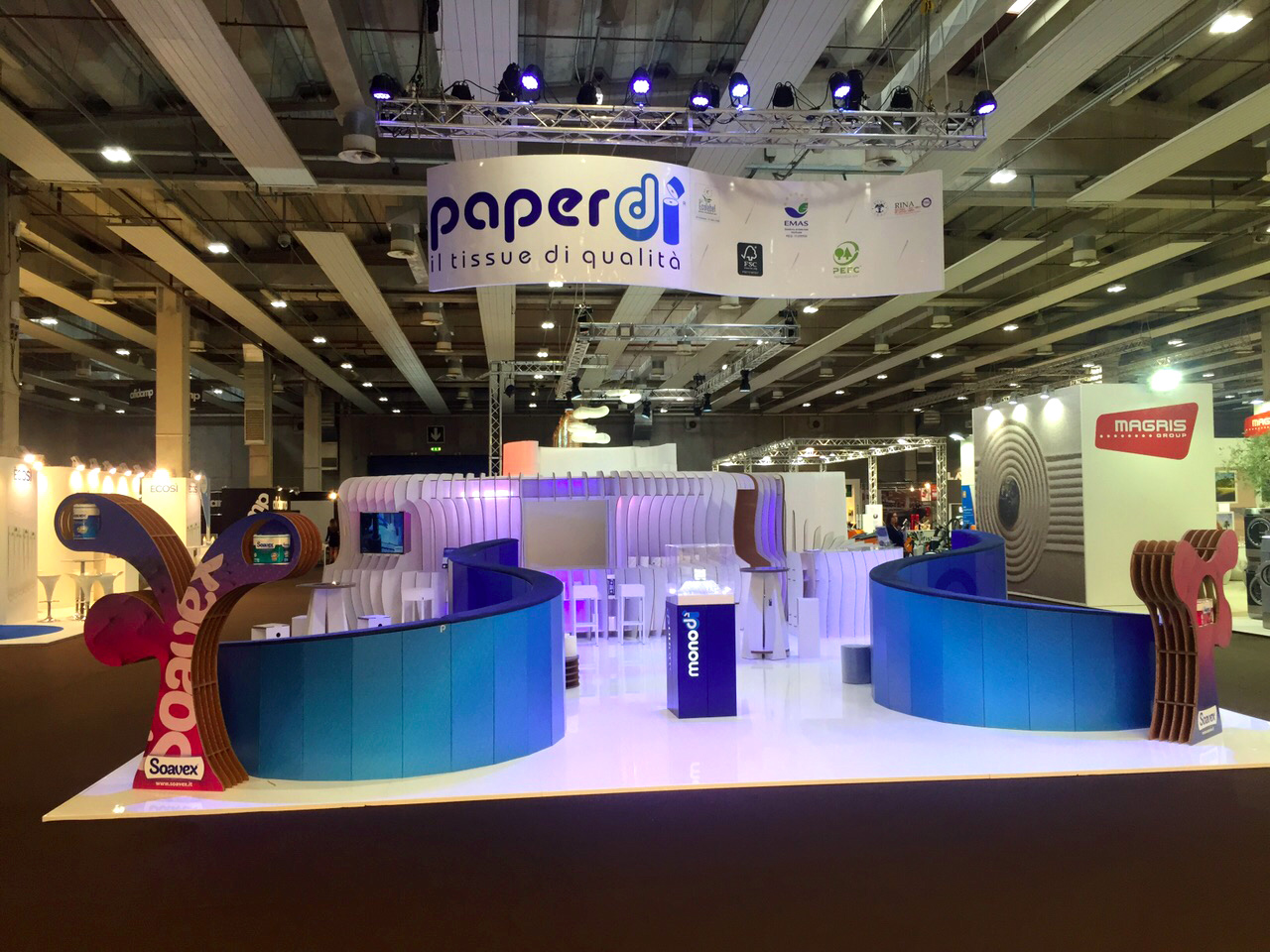 纸品公司打造优雅“纸”酒店式展台-2