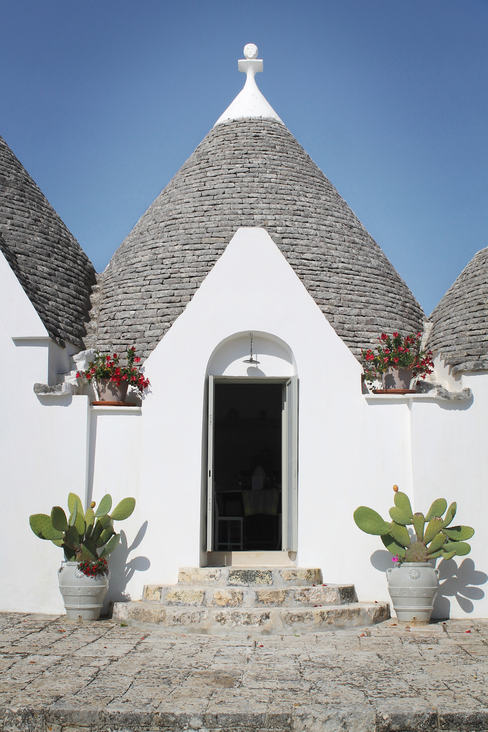 意大利古堡翻新,打造独特民宿体验-1