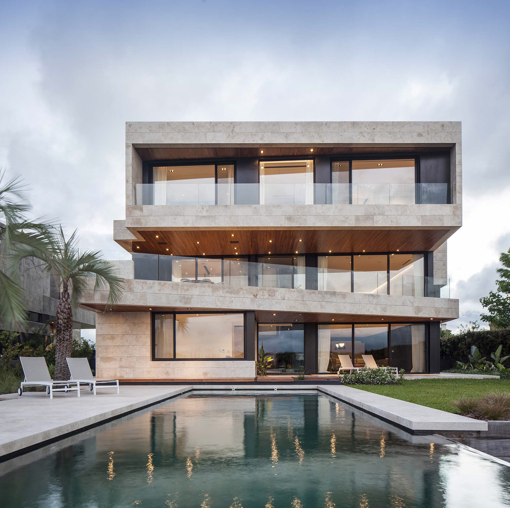 Buenos Aires 湖畔别墅 | 温暖材料与自然融合-0