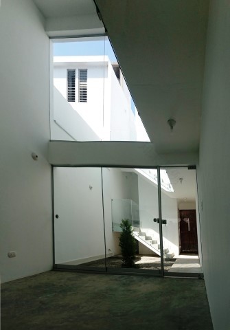 三面宽 3.7 米的空间魔法 | San Isidro 家庭住宅-3