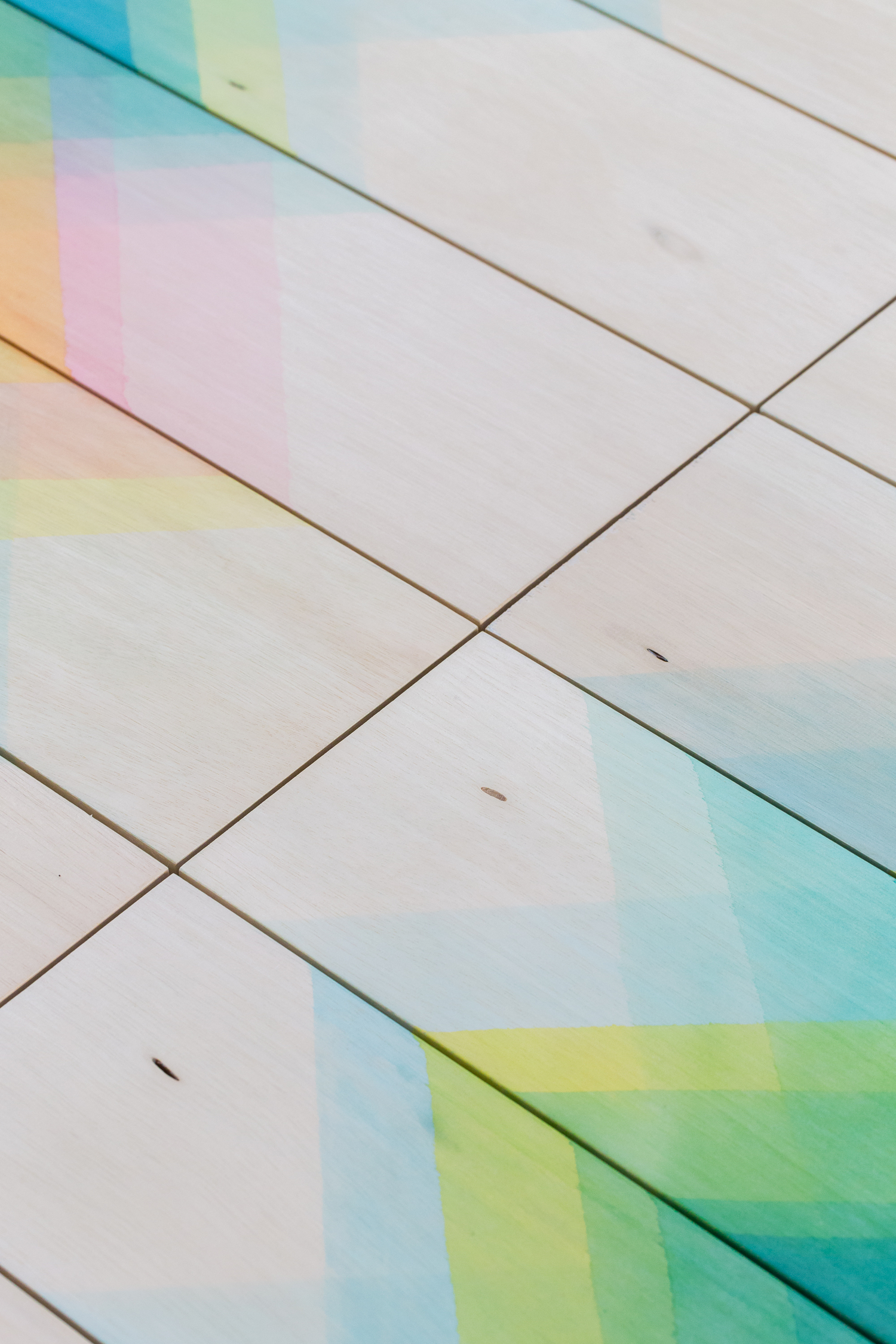 伦敦设计师打造多彩人字形家具-5