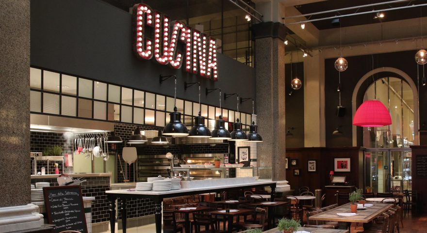 意大利美食餐厅的红色黄色彩虹设计-27