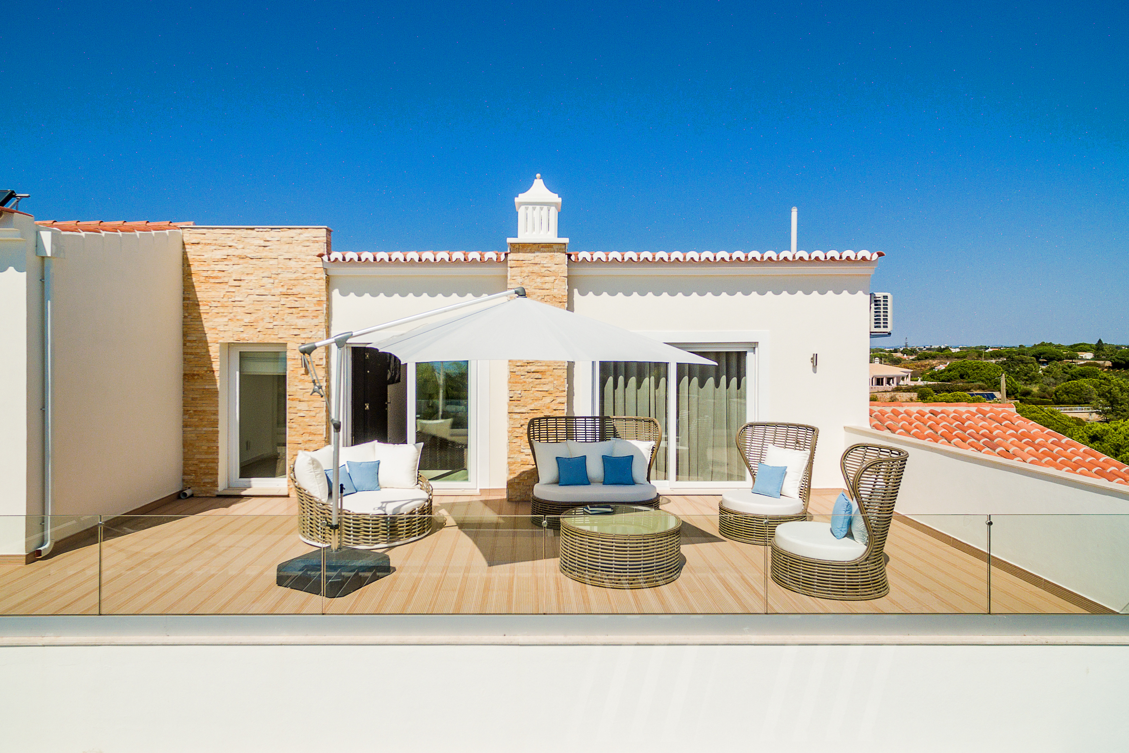 Simple Taste 团队打造的金色眼睛别墅室内设计-1